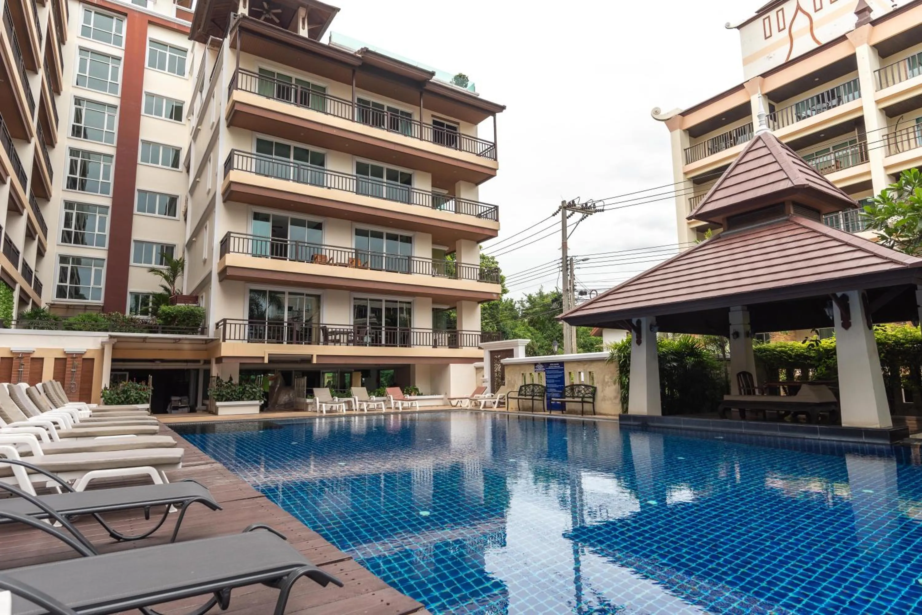 Swimming pool in Jomtien Beach Penthouses