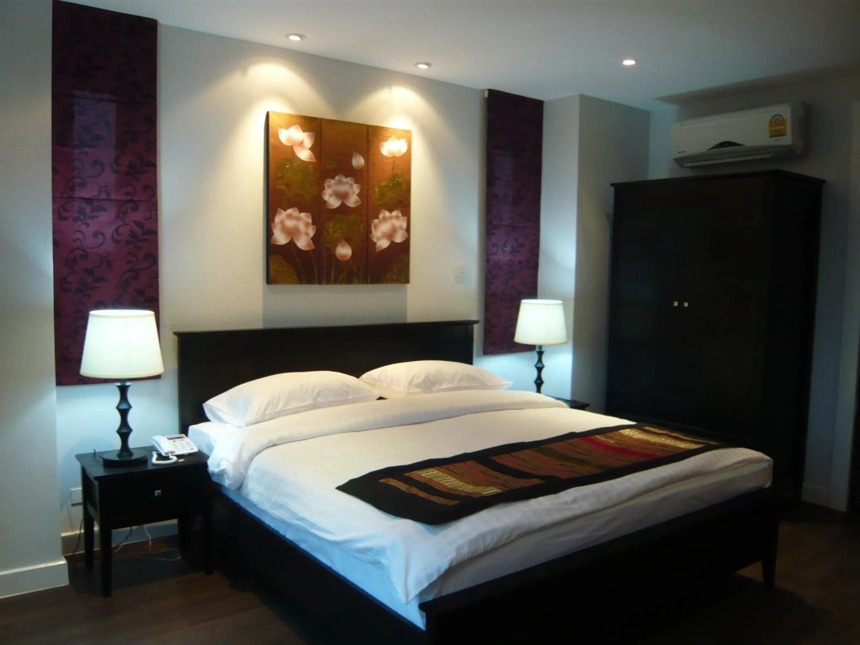 Bedroom, Bed in Jomtien Beach Penthouses