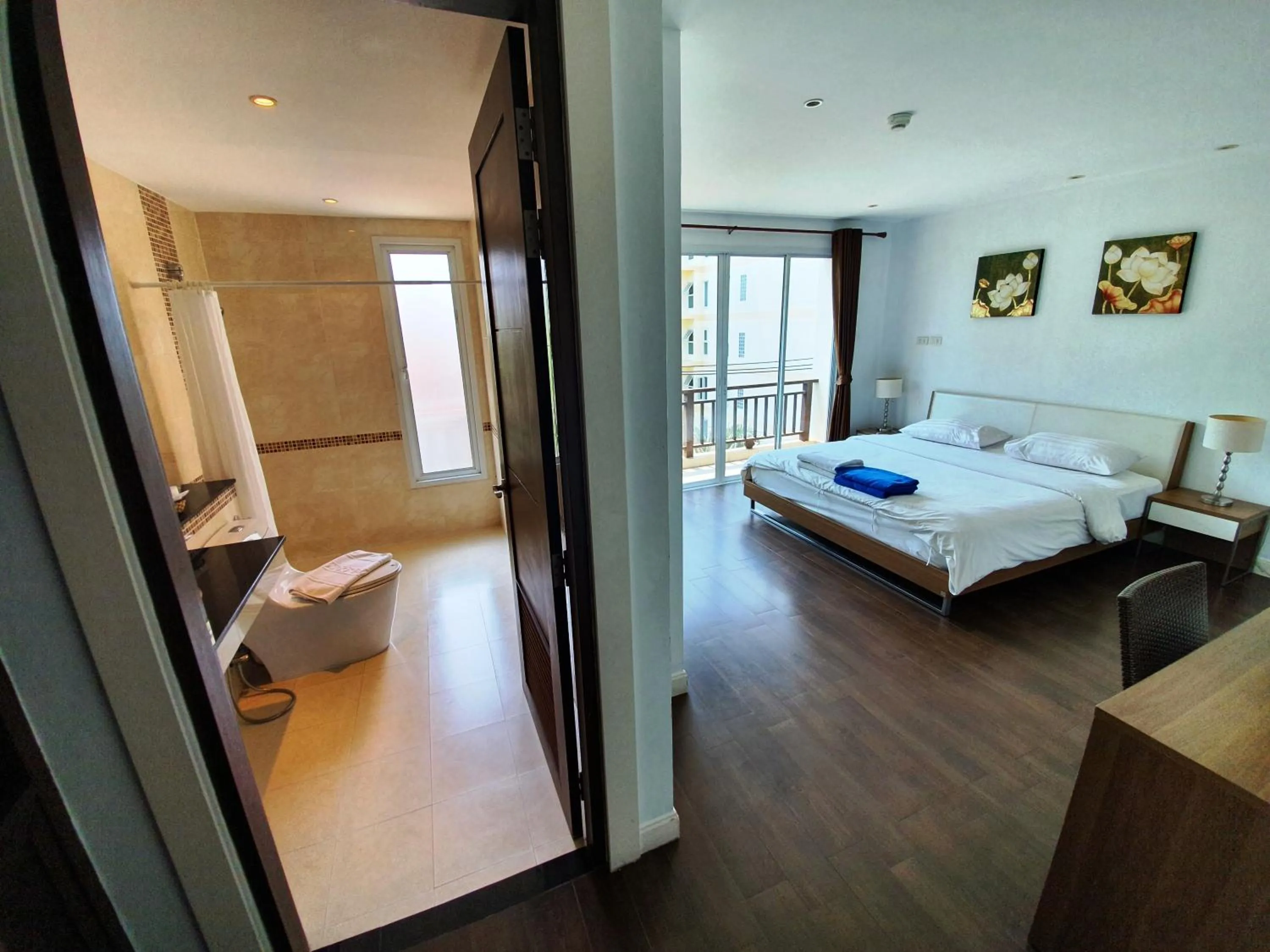Bed in Jomtien Beach Penthouses