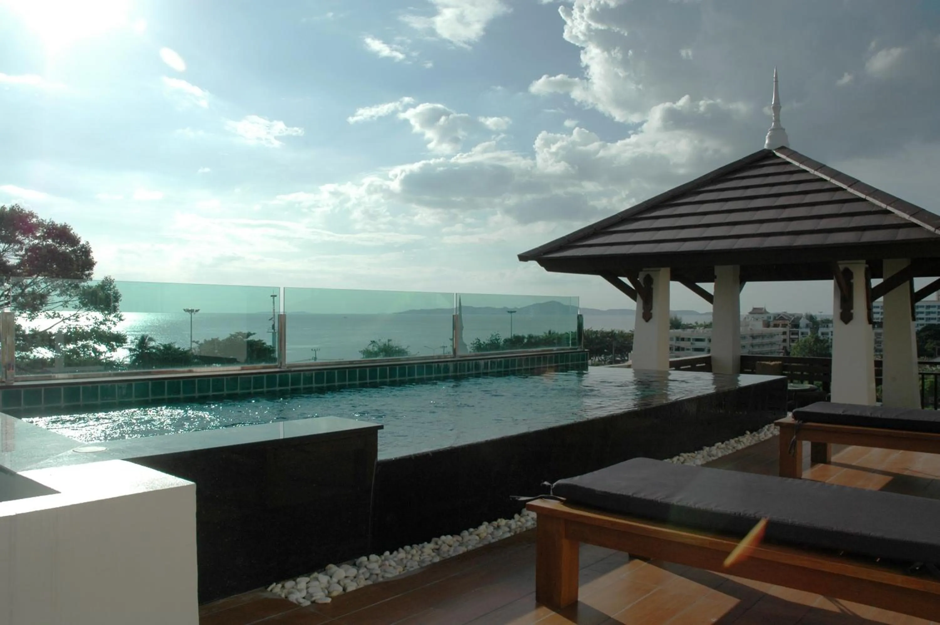 Swimming pool in Jomtien Beach Penthouses