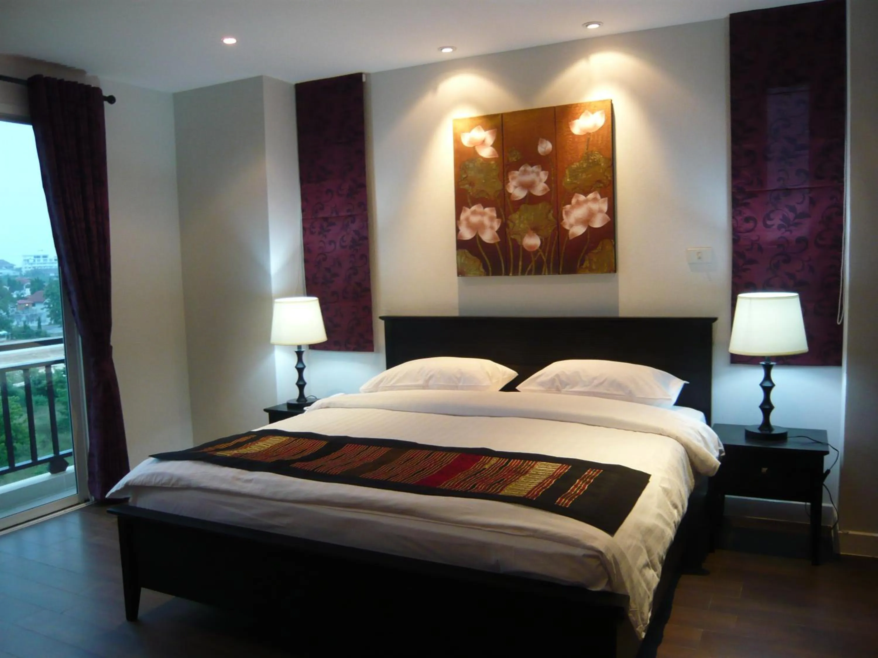 Bedroom, Bed in Jomtien Beach Penthouses
