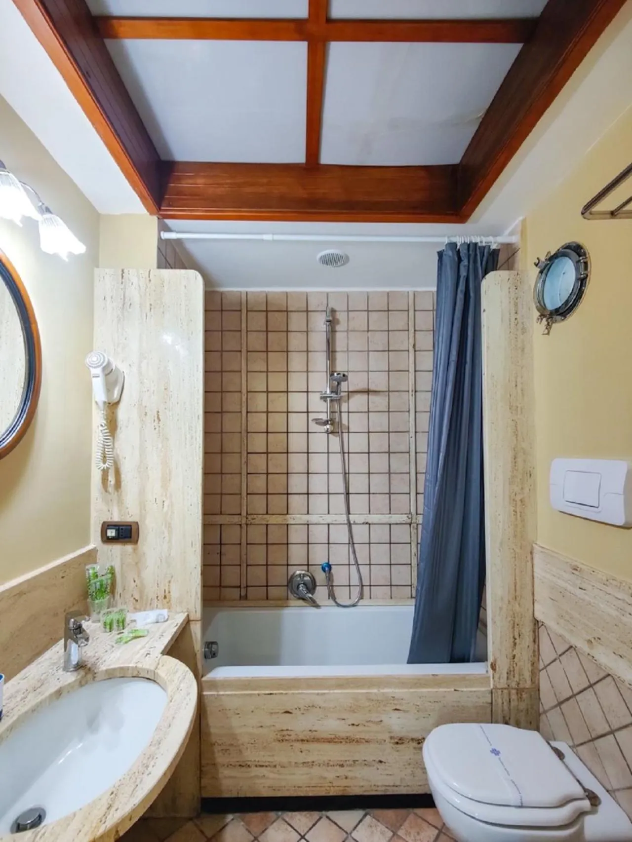 Bathroom in Hotel Suite Ares