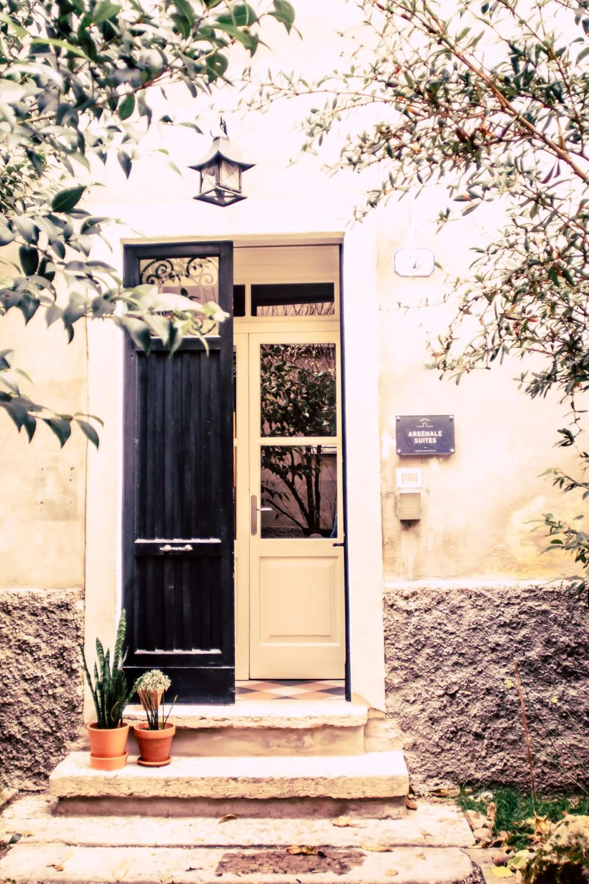 Facade/entrance in Arsenale Suites