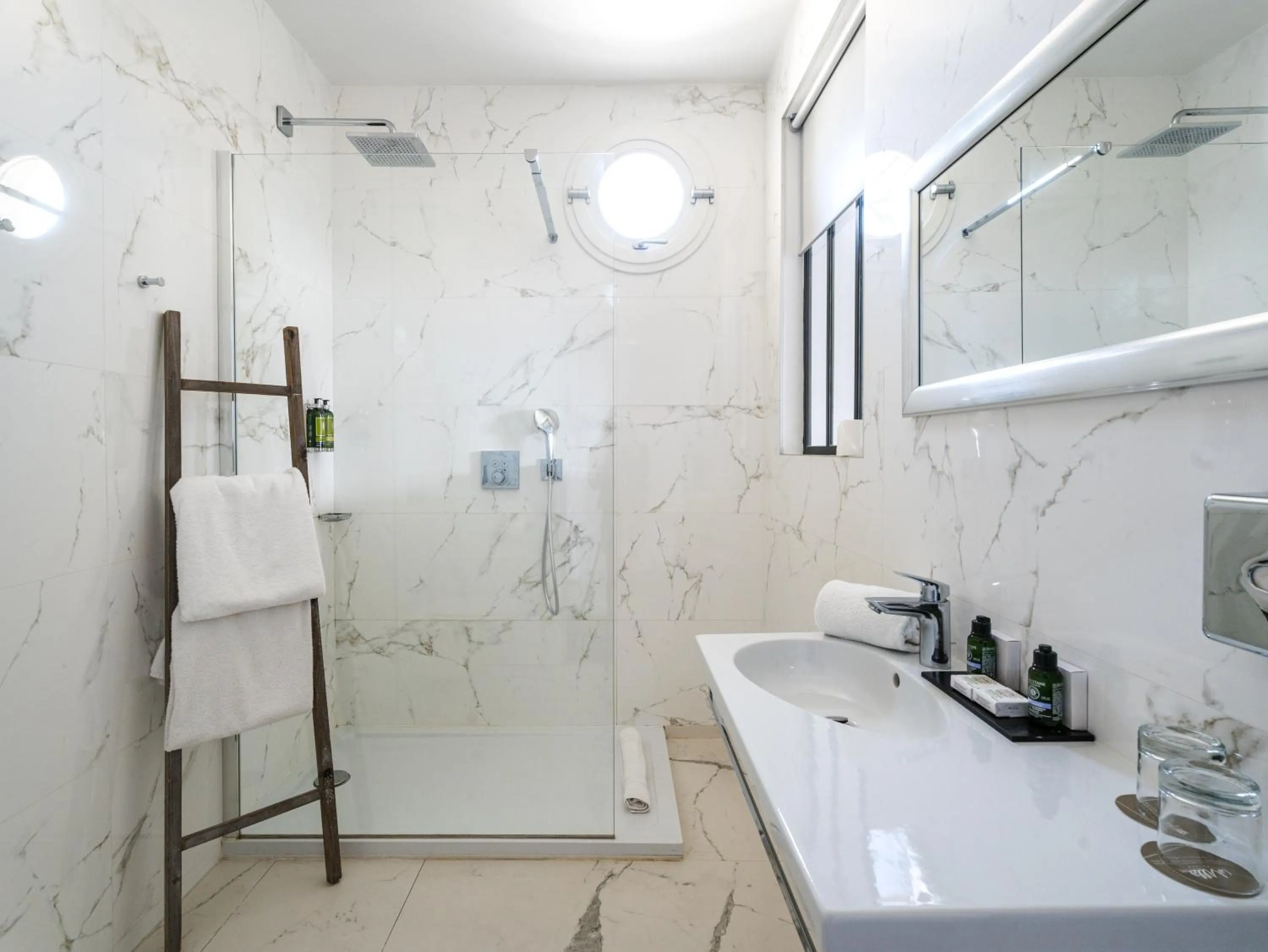 Bathroom in Hotel La Villa Nice Promenade