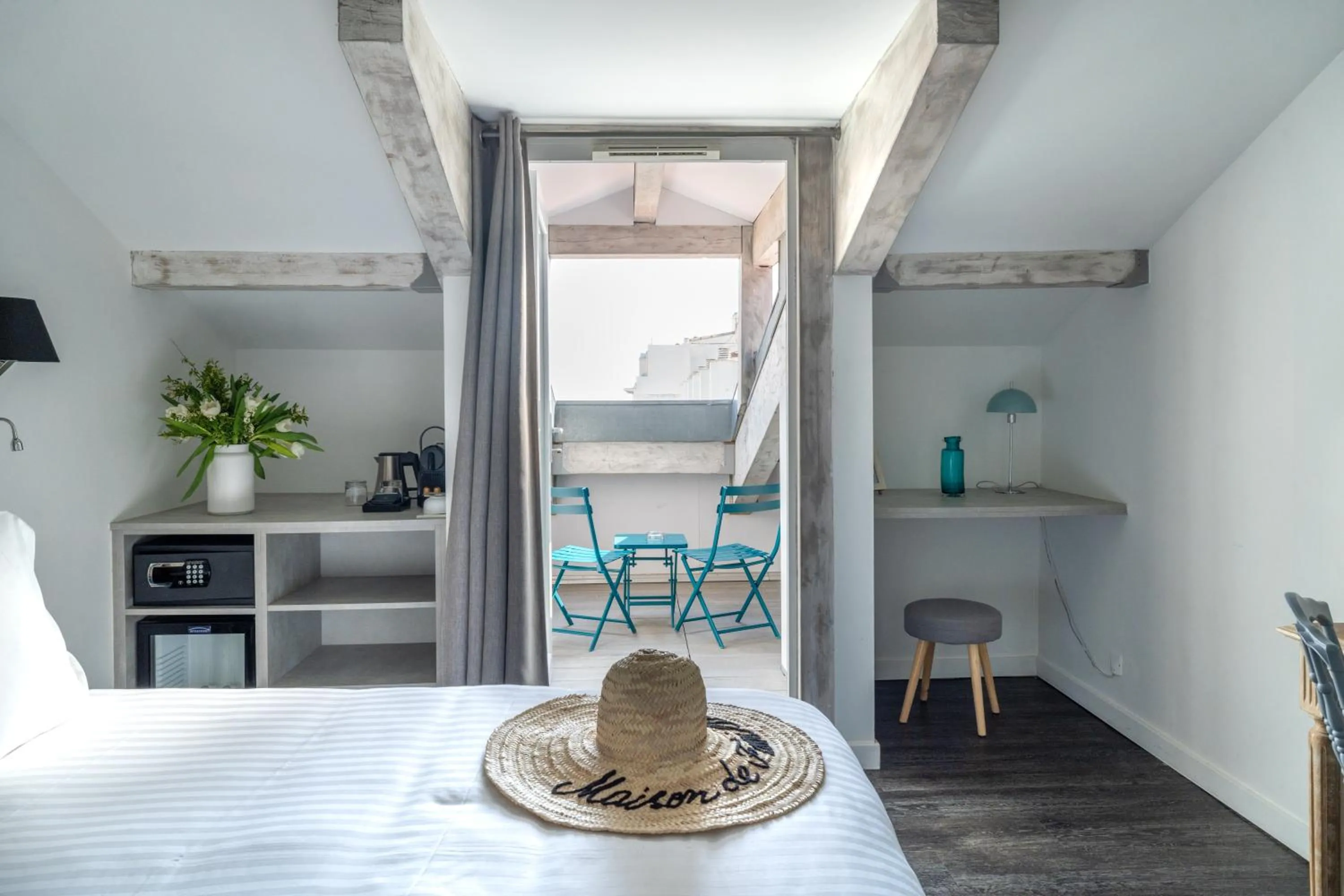 Bed in Hotel La Villa Nice Promenade