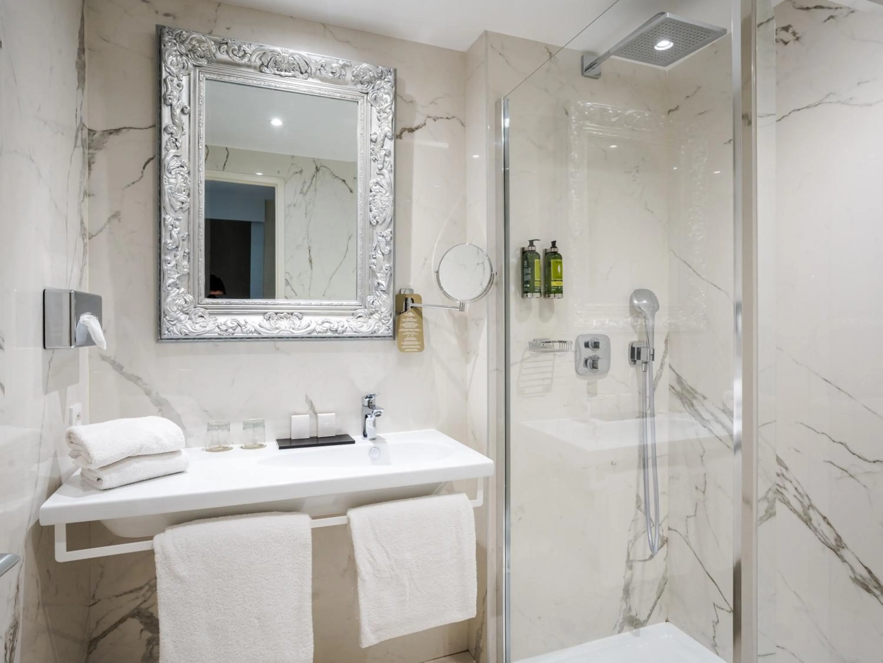 Bathroom in Hotel La Villa Nice Promenade