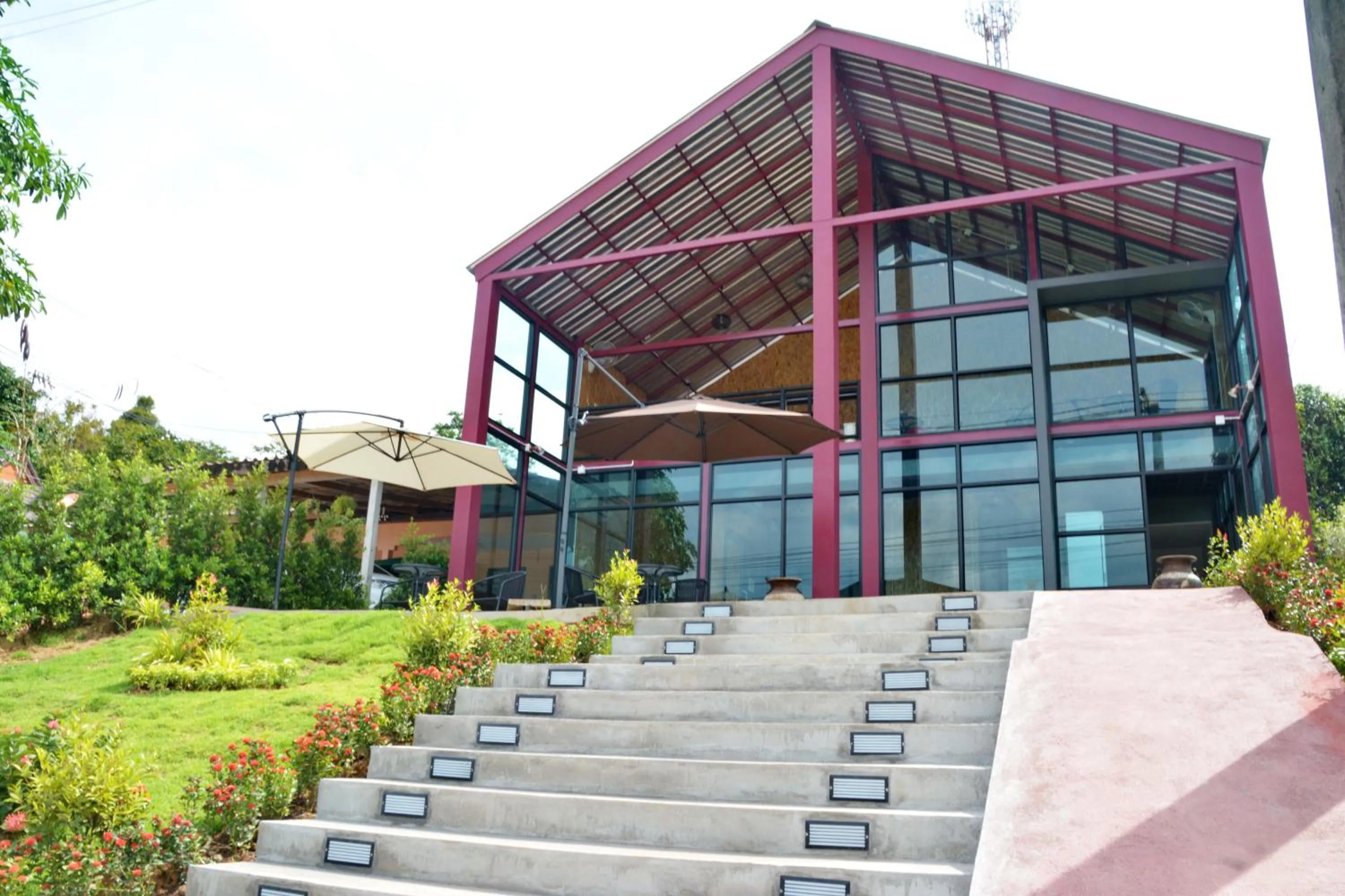 Area and facilities in Lanta Hostel