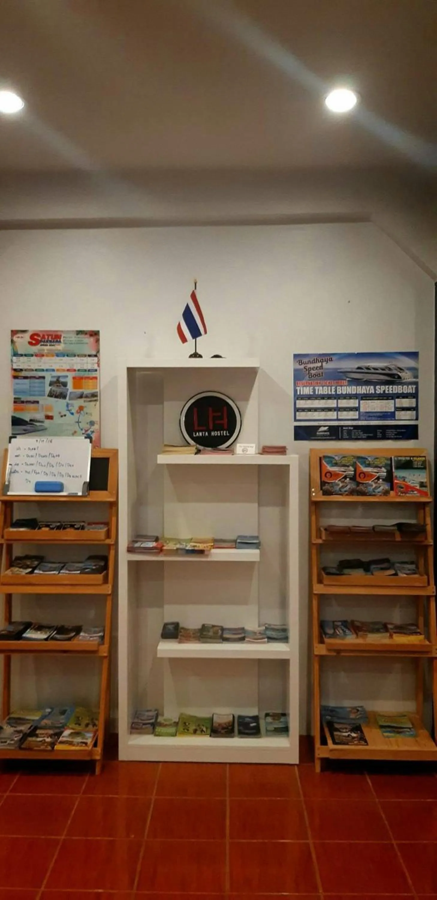 Library in Lanta Hostel