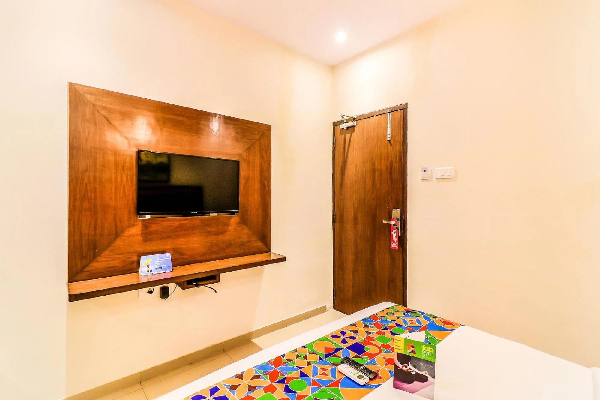 TV and multimedia, Bed in FabHotel Admiral - Nr Mumbai International Airport