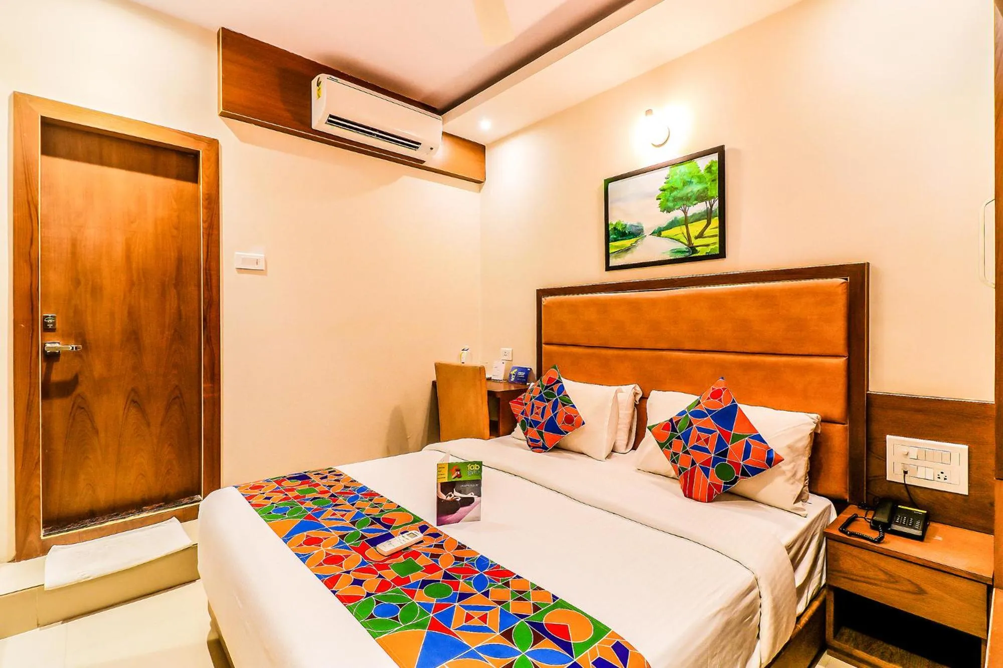 Photo of the whole room, Bed in FabHotel Admiral - Nr Mumbai International Airport