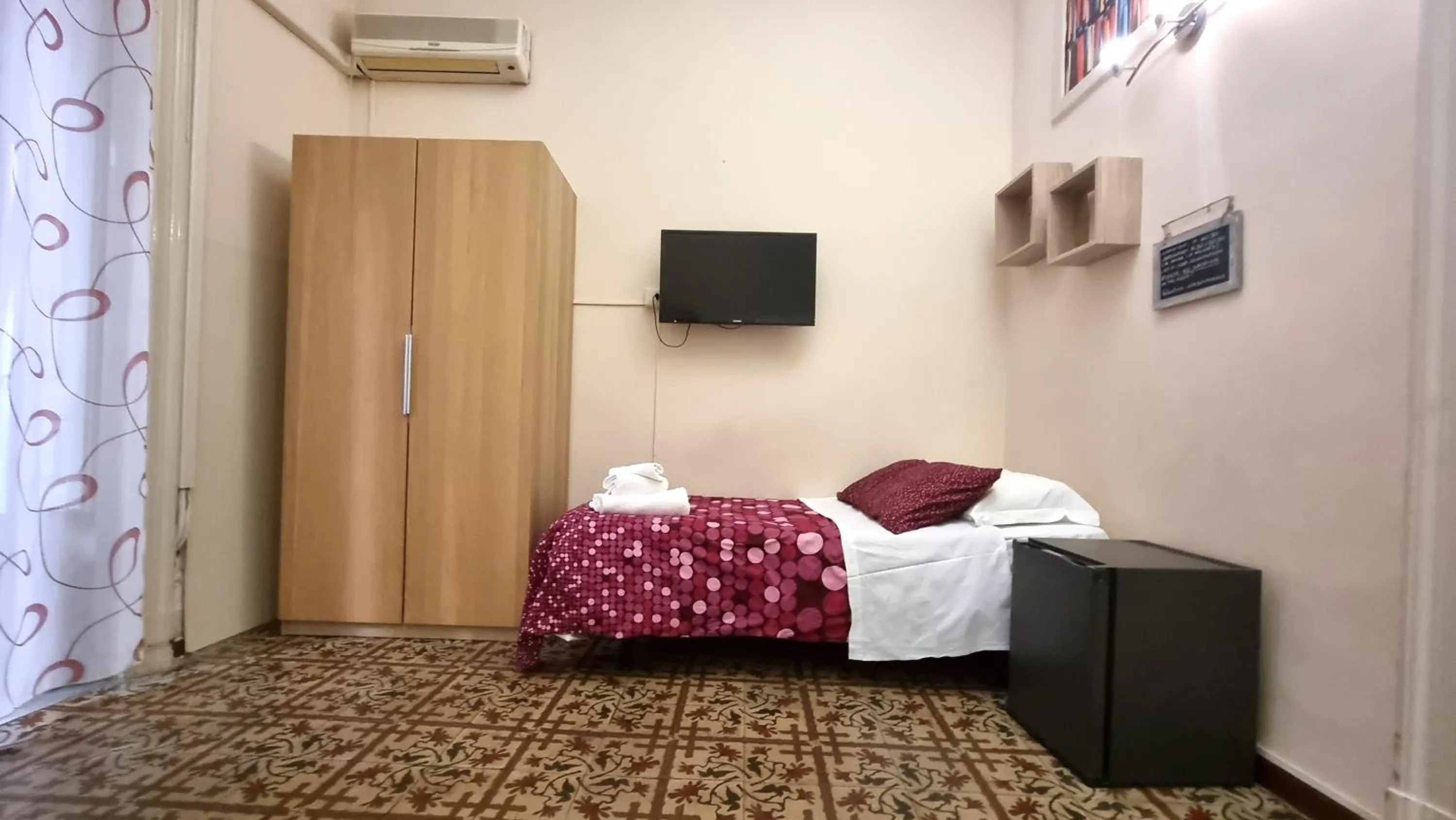 hair dresser, Bed in Cortile Stesicoro