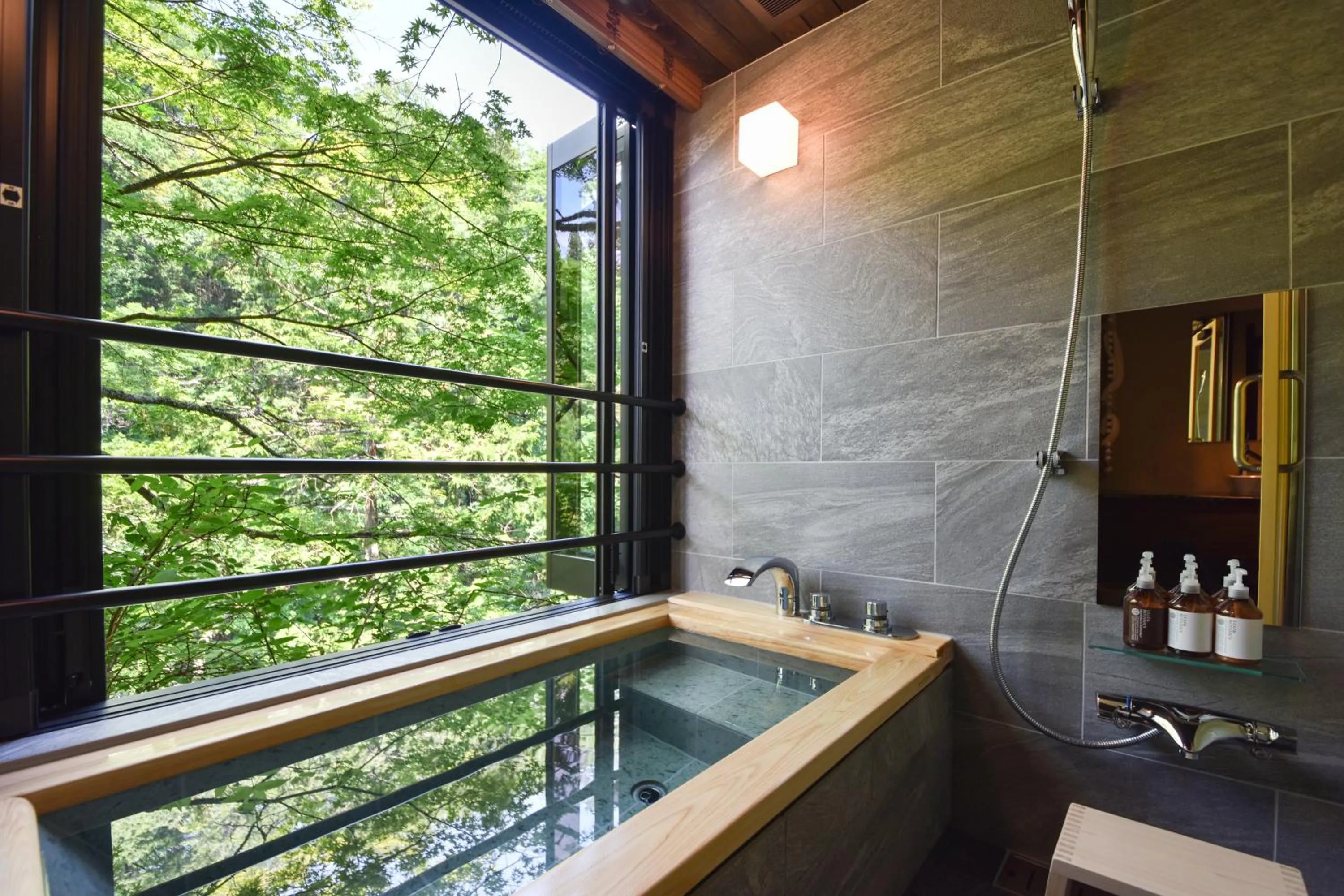 Hot Spring Bath in Kyousen