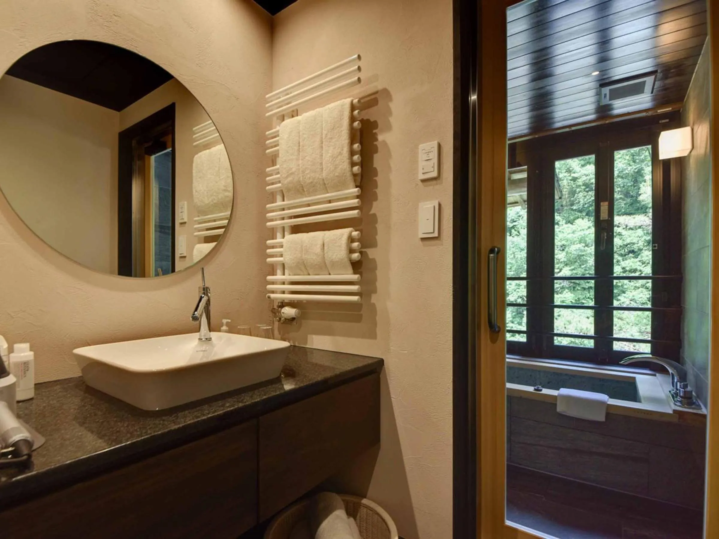 Photo of the whole room in Kyousen