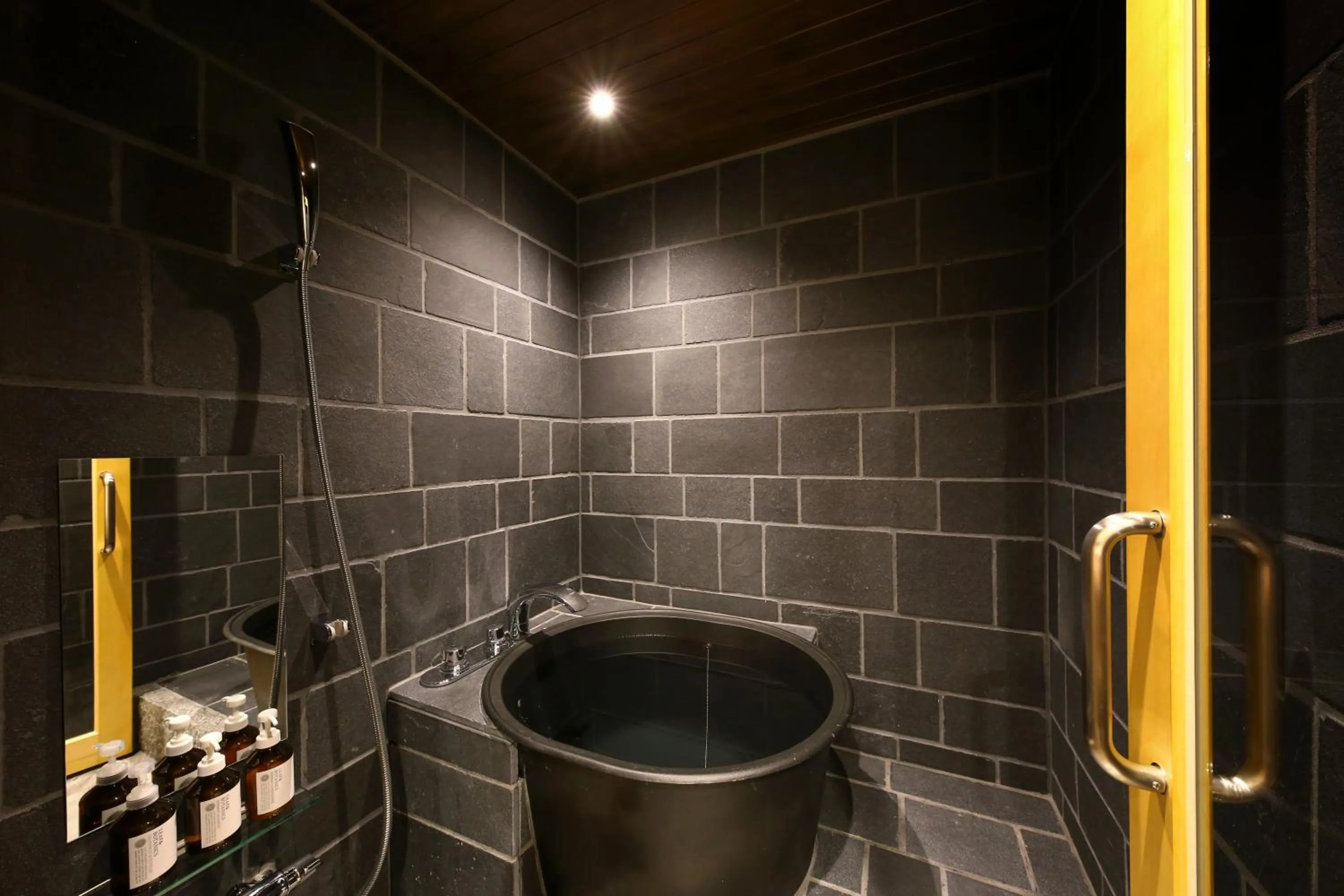 Photo of the whole room in Kyousen