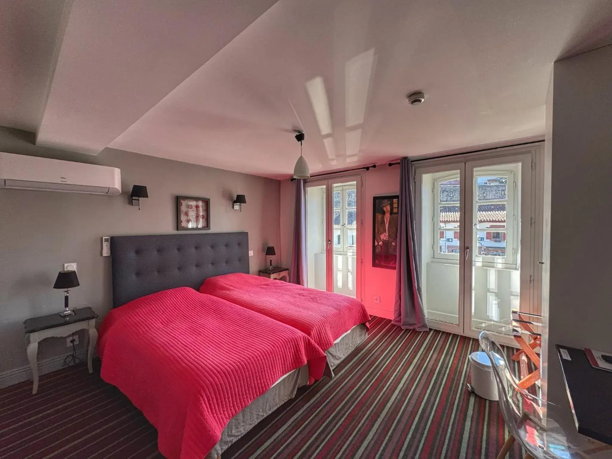 Twin Room with City View in Hôtel Itzalpea Twin Room with City View in Hôtel Itzalpea