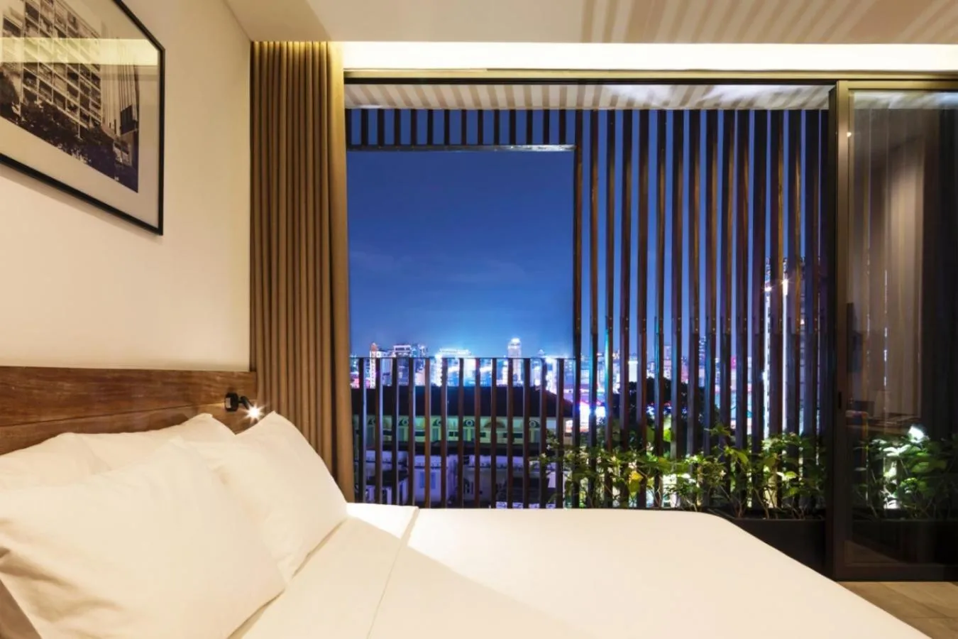 City view, Bed in Triple E Hotel Fine Art Museum