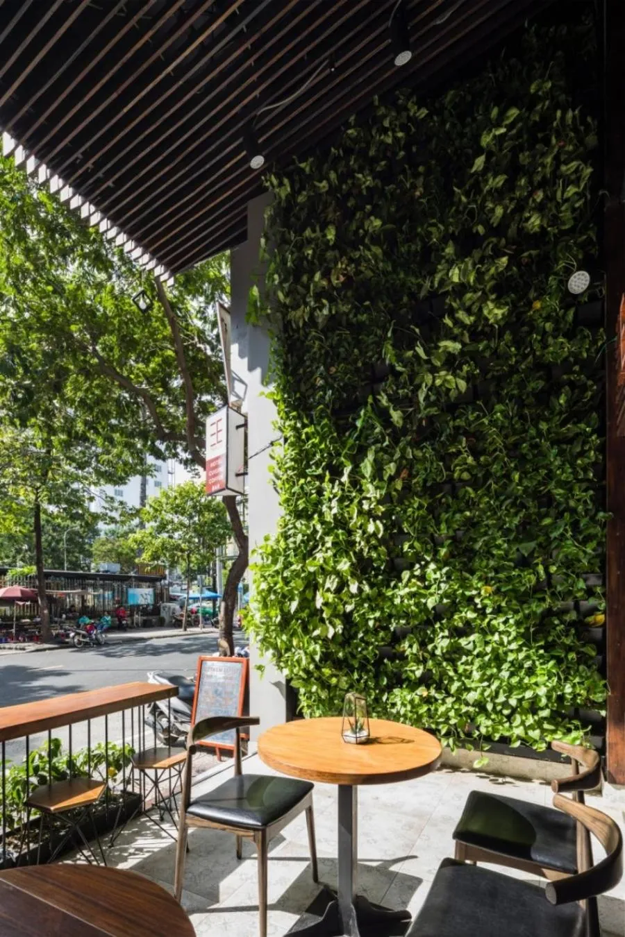 Patio in Triple E Hotel Fine Art Museum