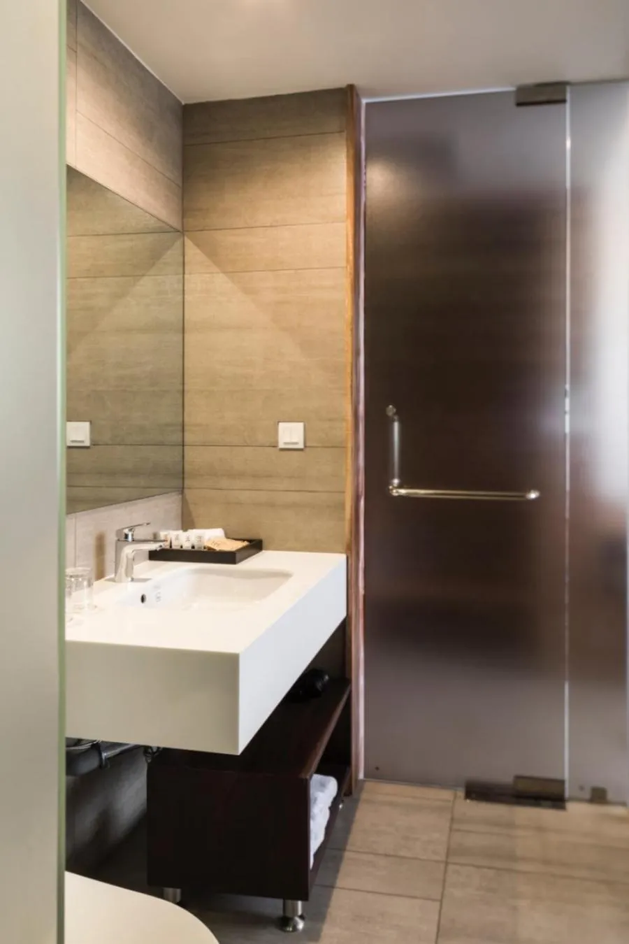 Bathroom in Triple E Hotel Fine Art Museum