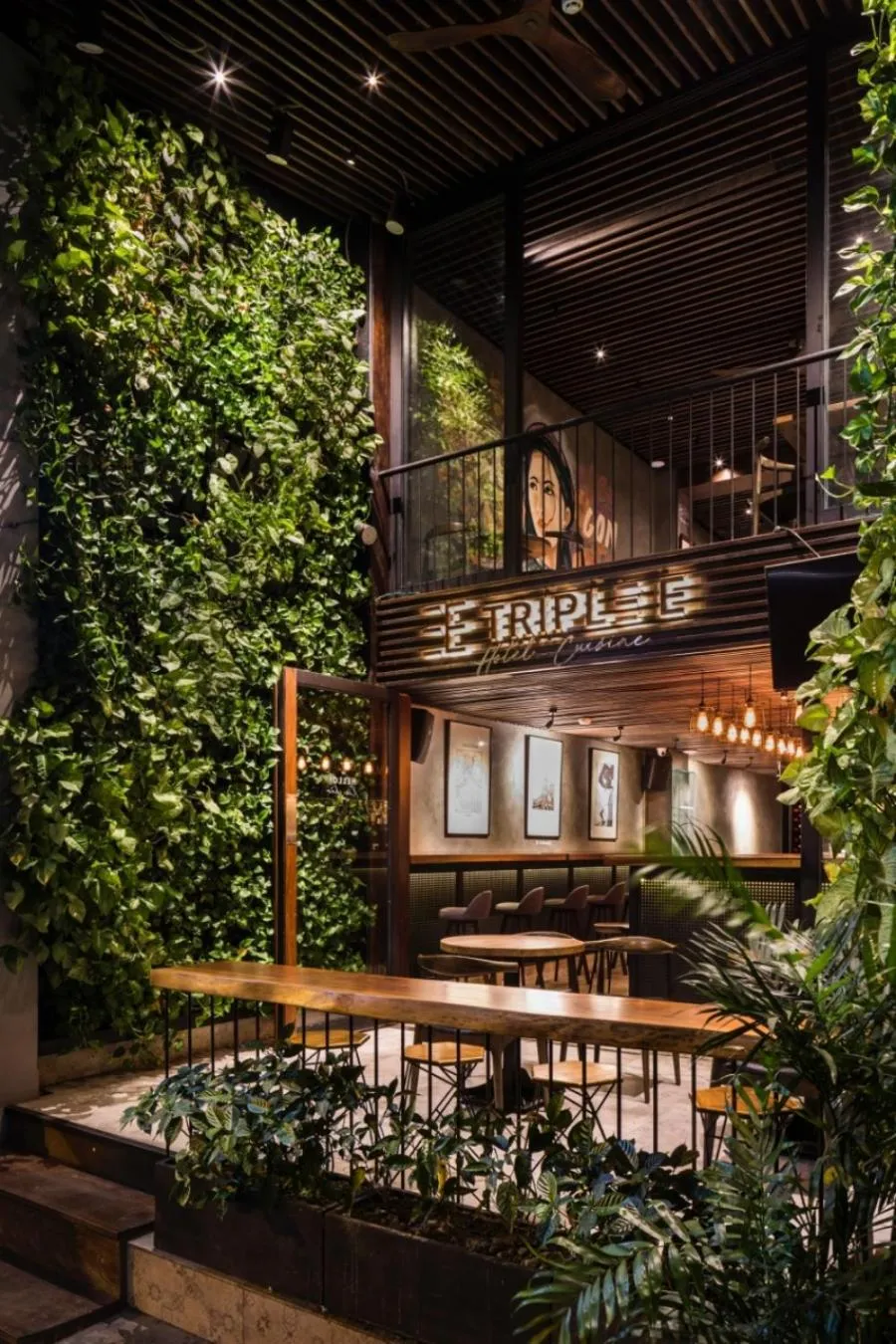 Facade/entrance in Triple E Hotel Fine Art Museum