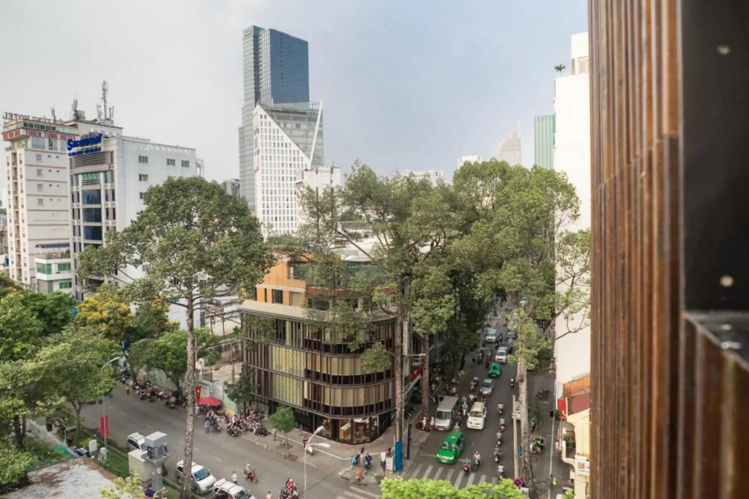 Neighbourhood in Triple E Hotel Fine Art Museum