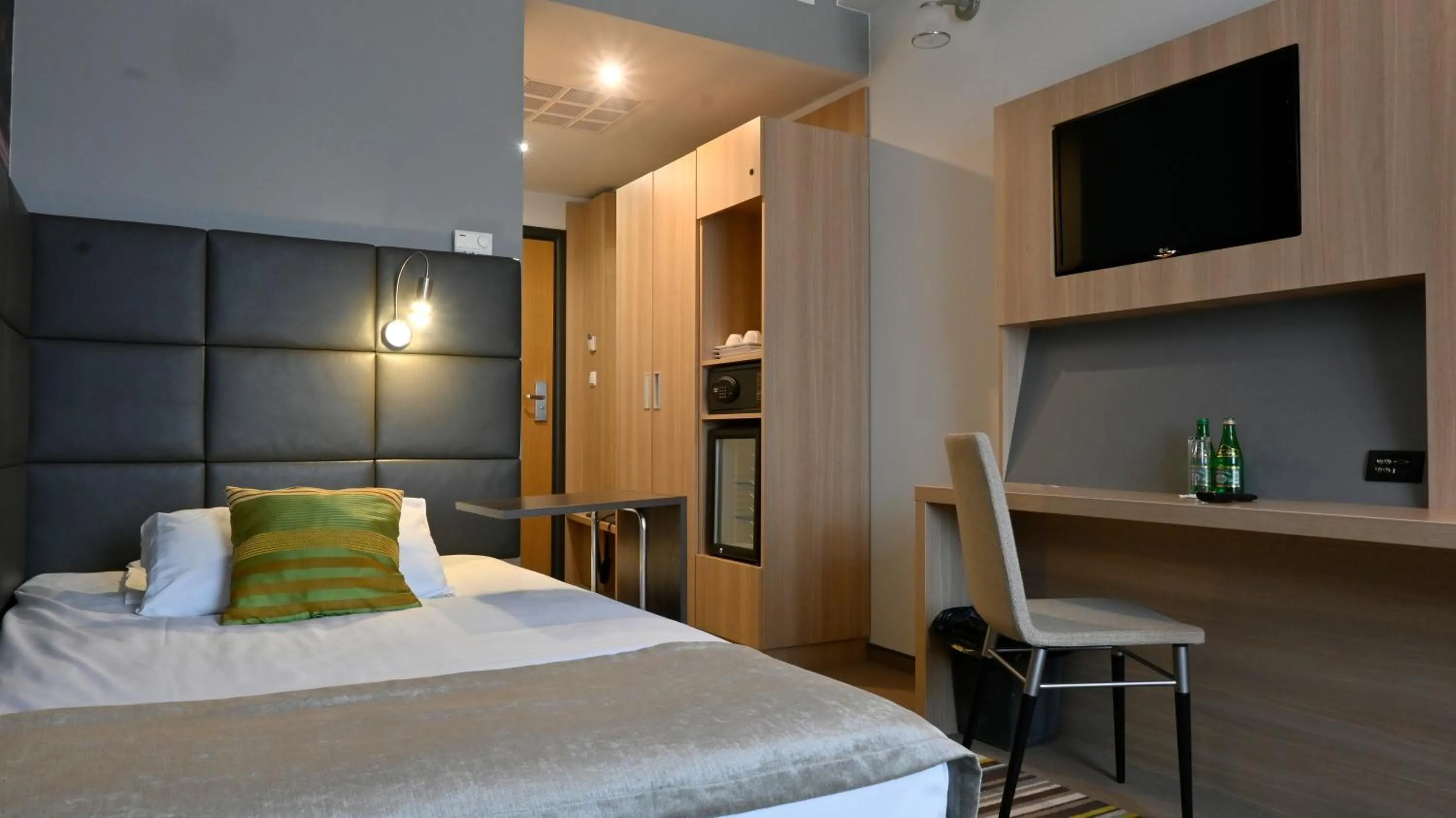 Photo of the whole room, Bed in Vestil Hotel