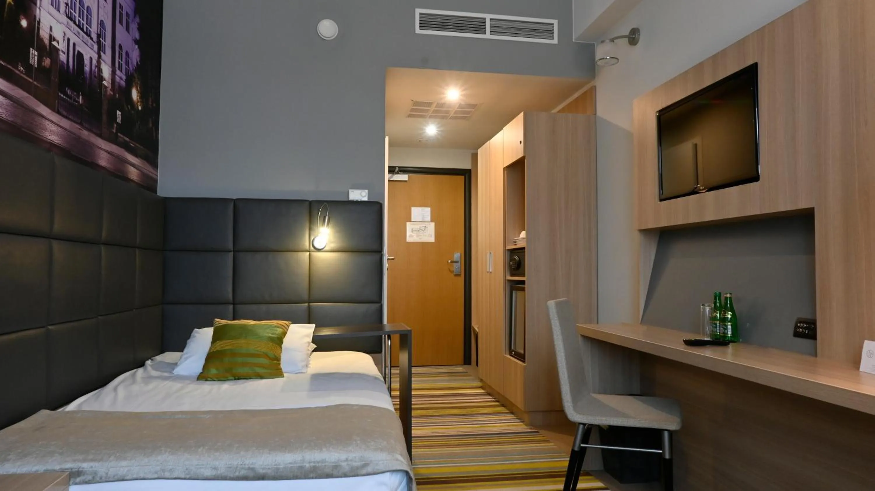 Photo of the whole room, Bed in Vestil Hotel