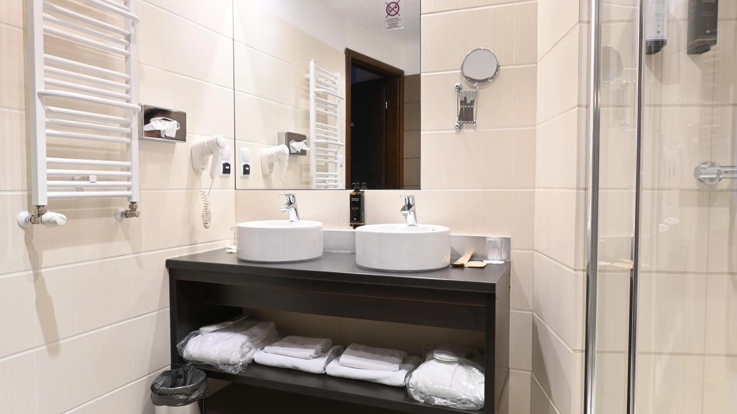 Bathroom in Vestil Hotel