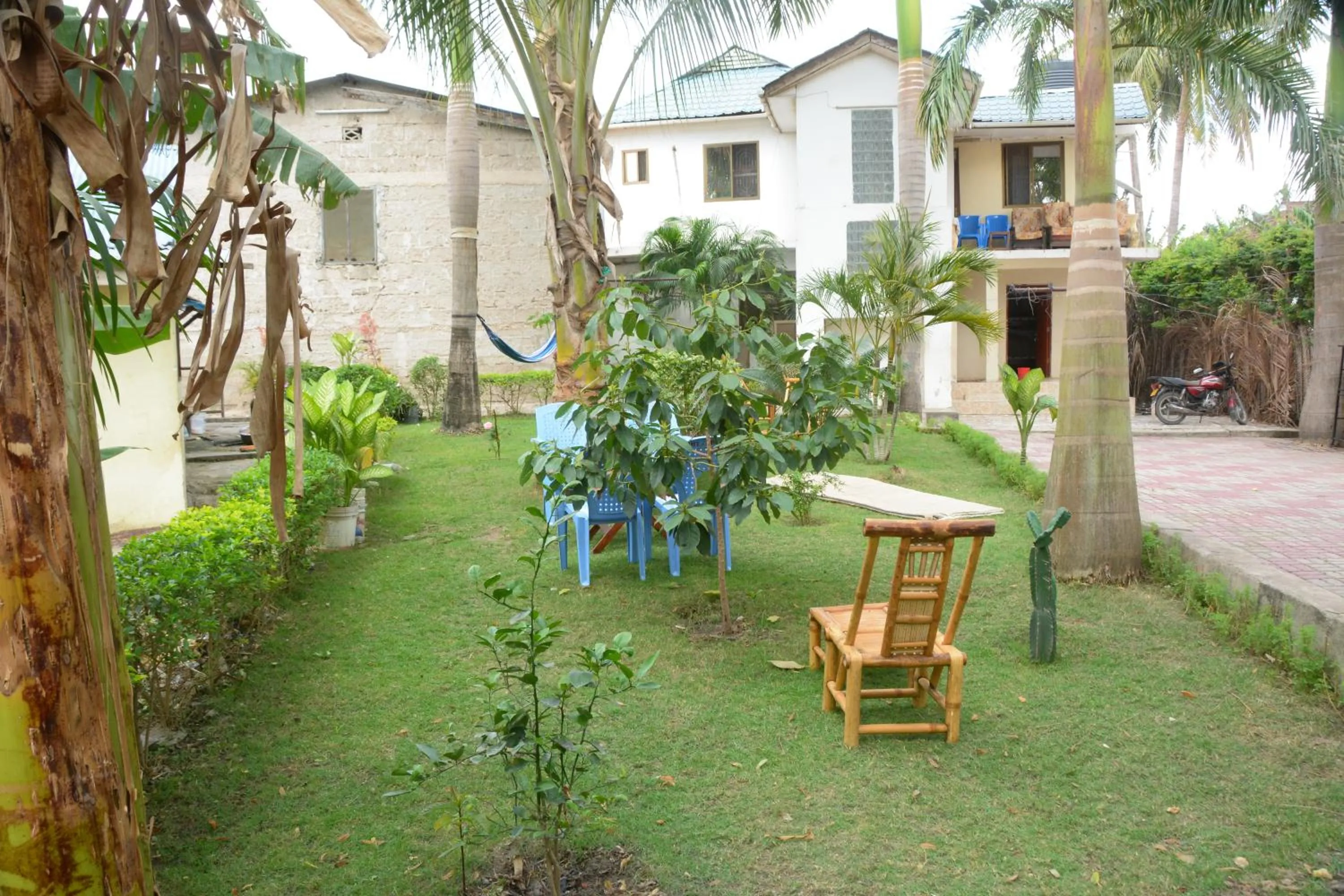 Garden in JJ & JE Family House
