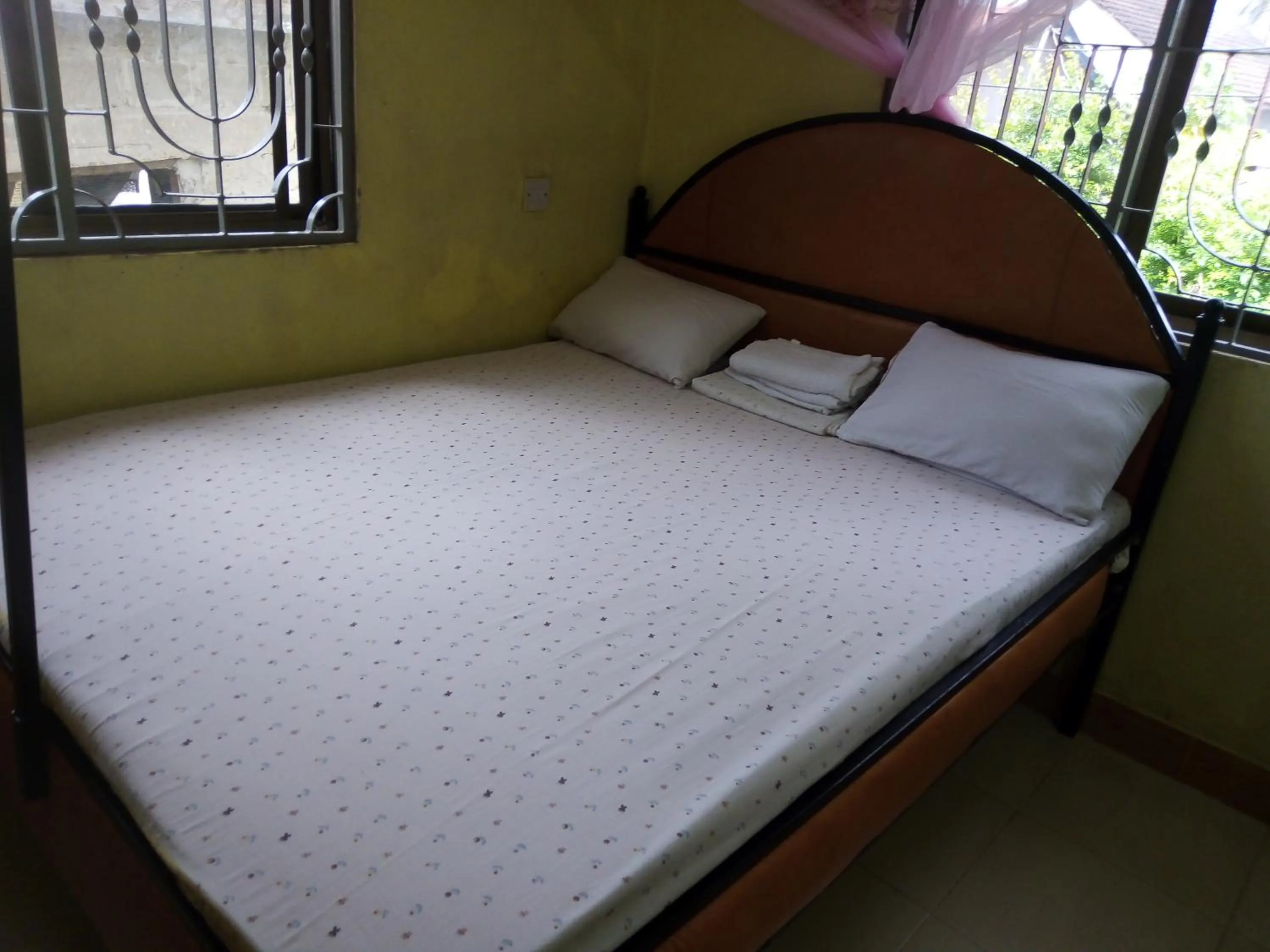 Bed in JJ & JE Family House