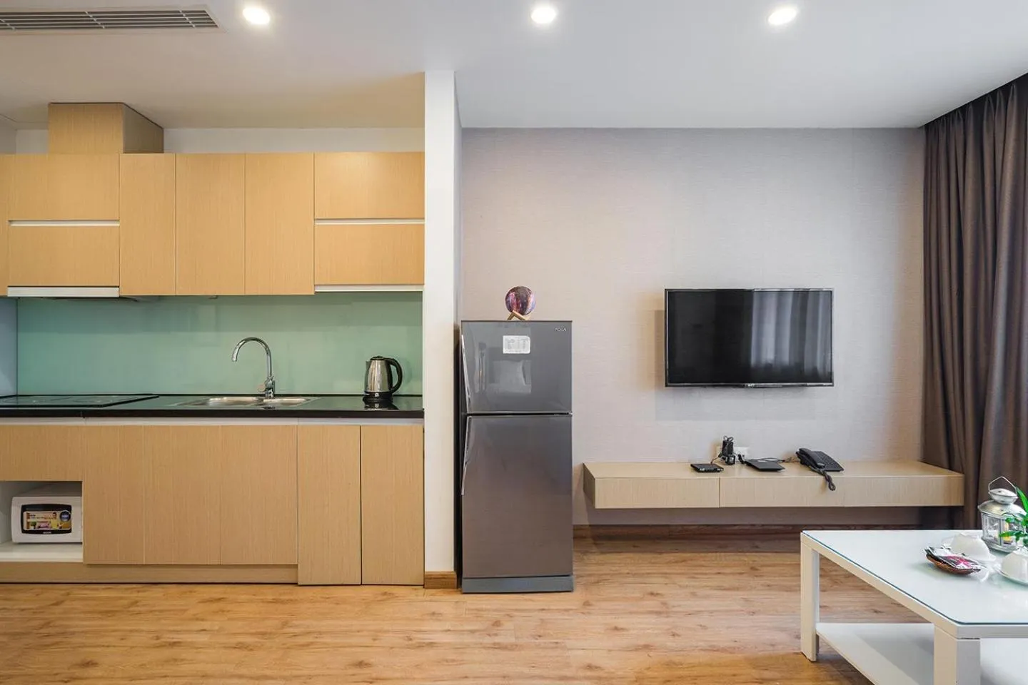 Kitchen or kitchenette in Ficus Suites