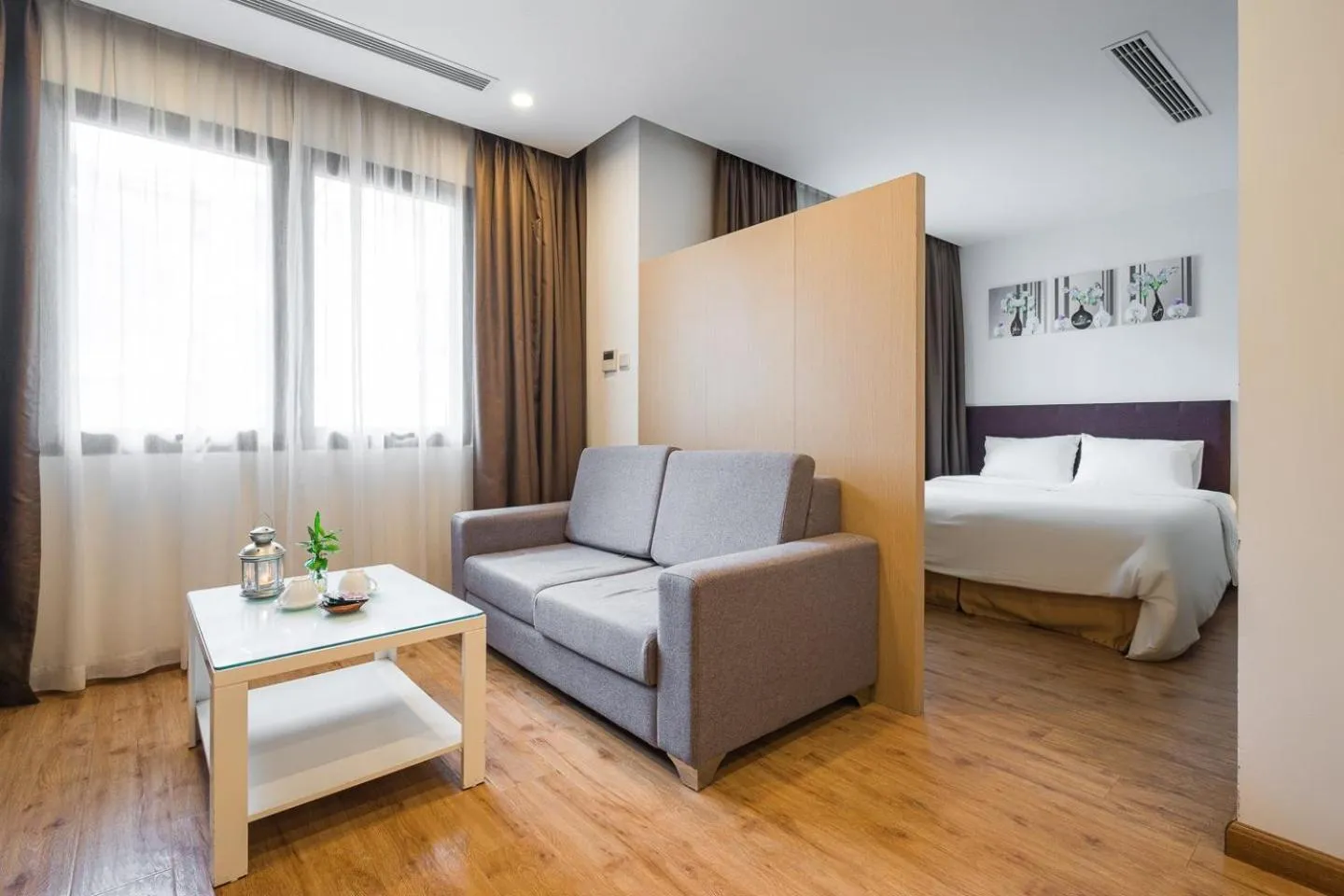 Living room, Bed in Ficus Suites