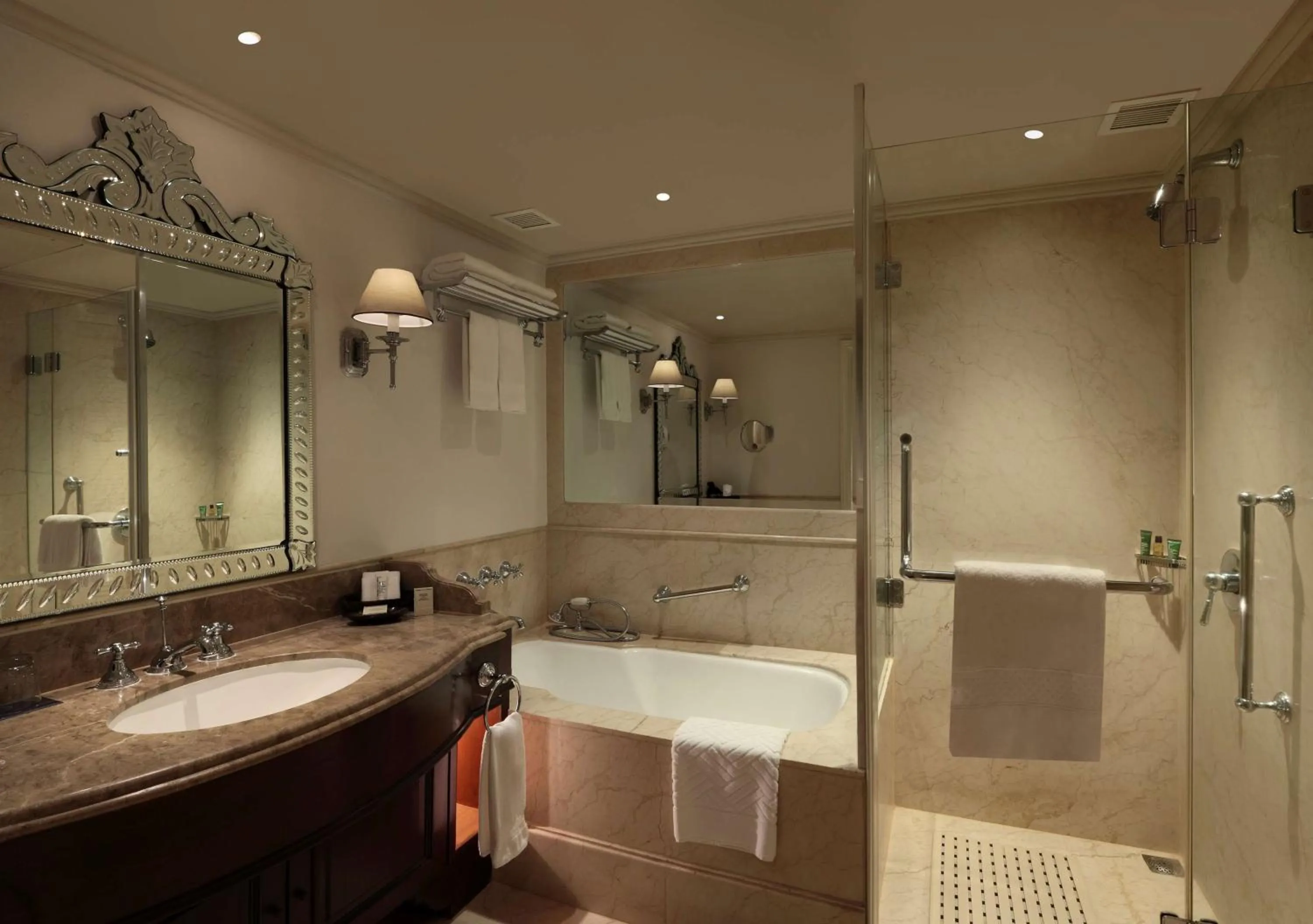 Bathroom in Hilton Mumbai International Airport Hotel