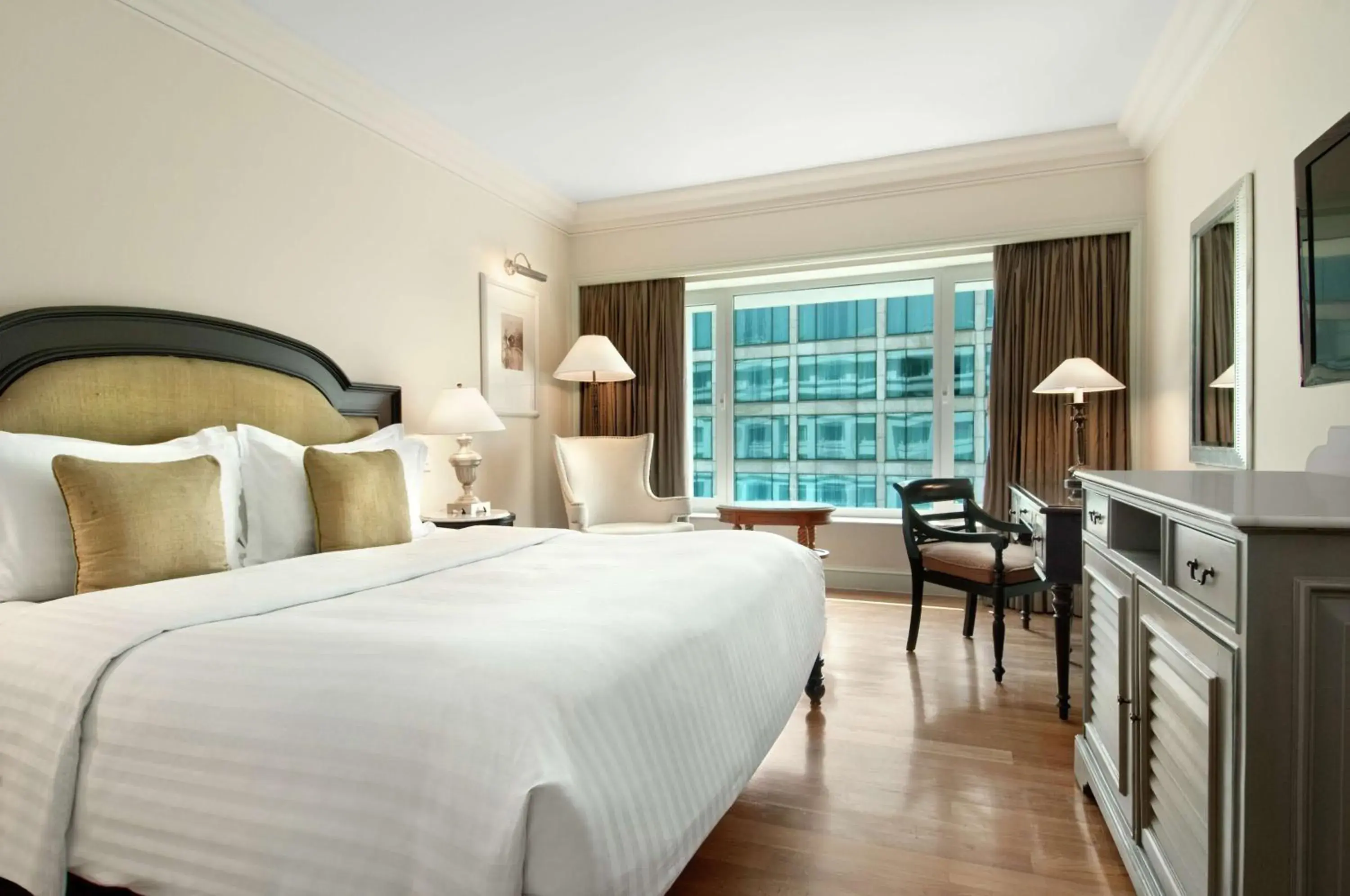 Deluxe King Guestroom in Hilton Mumbai International Airport Hotel Deluxe King Guestroom in Hilton Mumbai International Airport Hotel