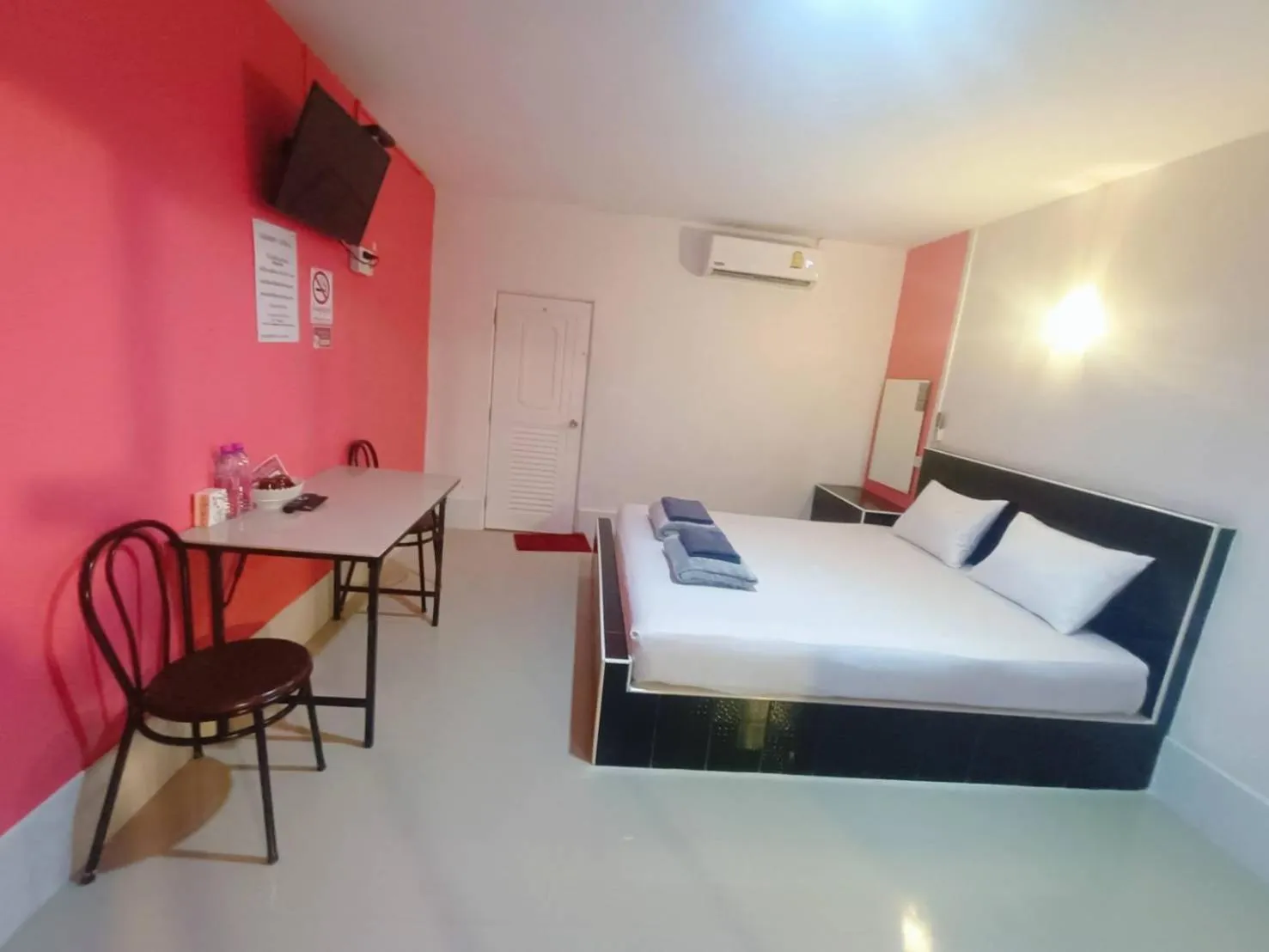 Bed in Saan Rak Resort