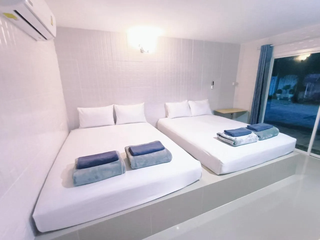 Bed in Saan Rak Resort