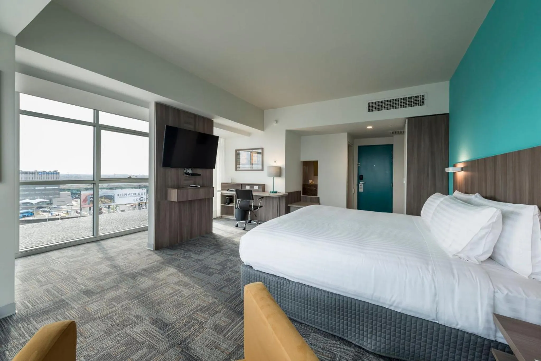 Photo of the whole room, Bed in Holiday Inn - Lima Airport by IHG