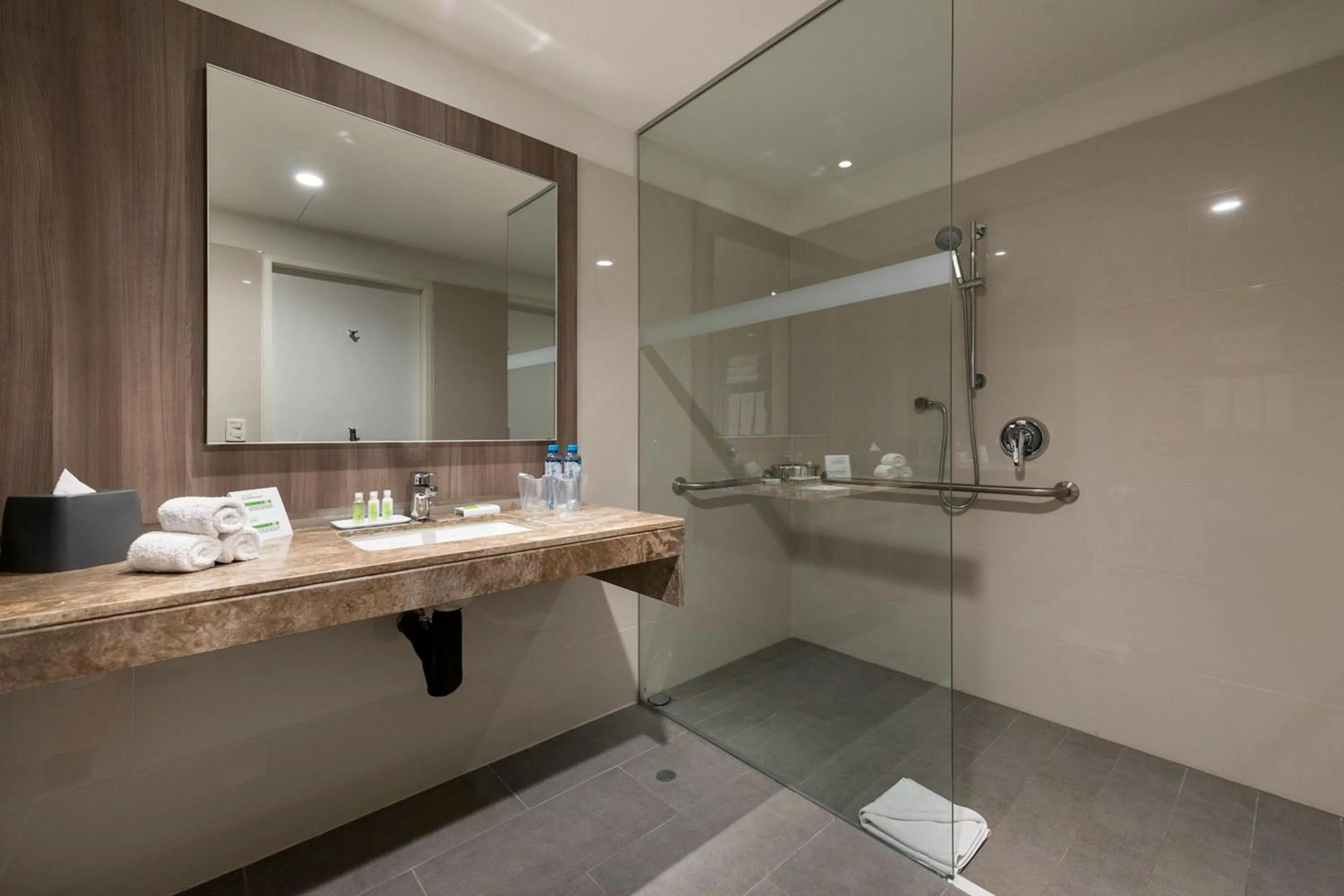 Photo of the whole room in Holiday Inn - Lima Airport by IHG