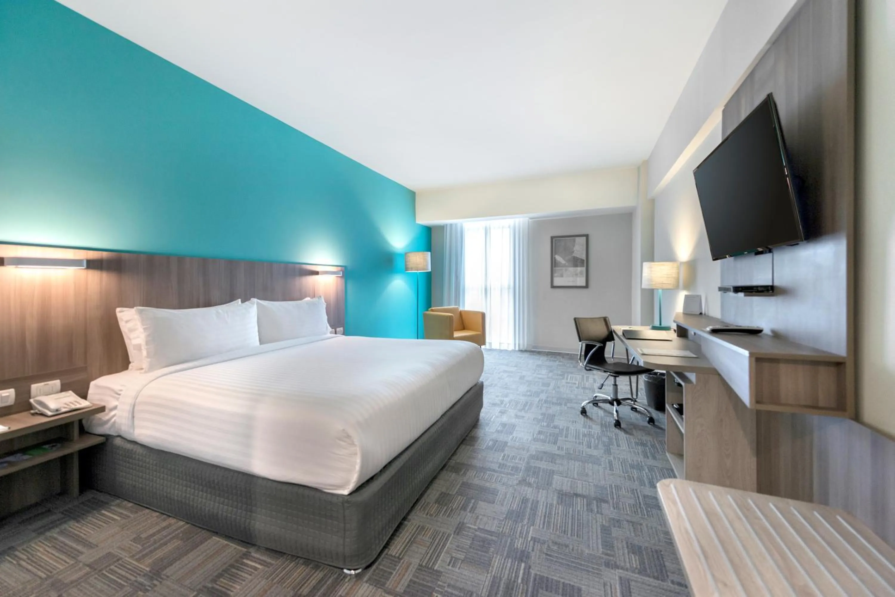 View (from property/room), Bed in Holiday Inn - Lima Airport by IHG