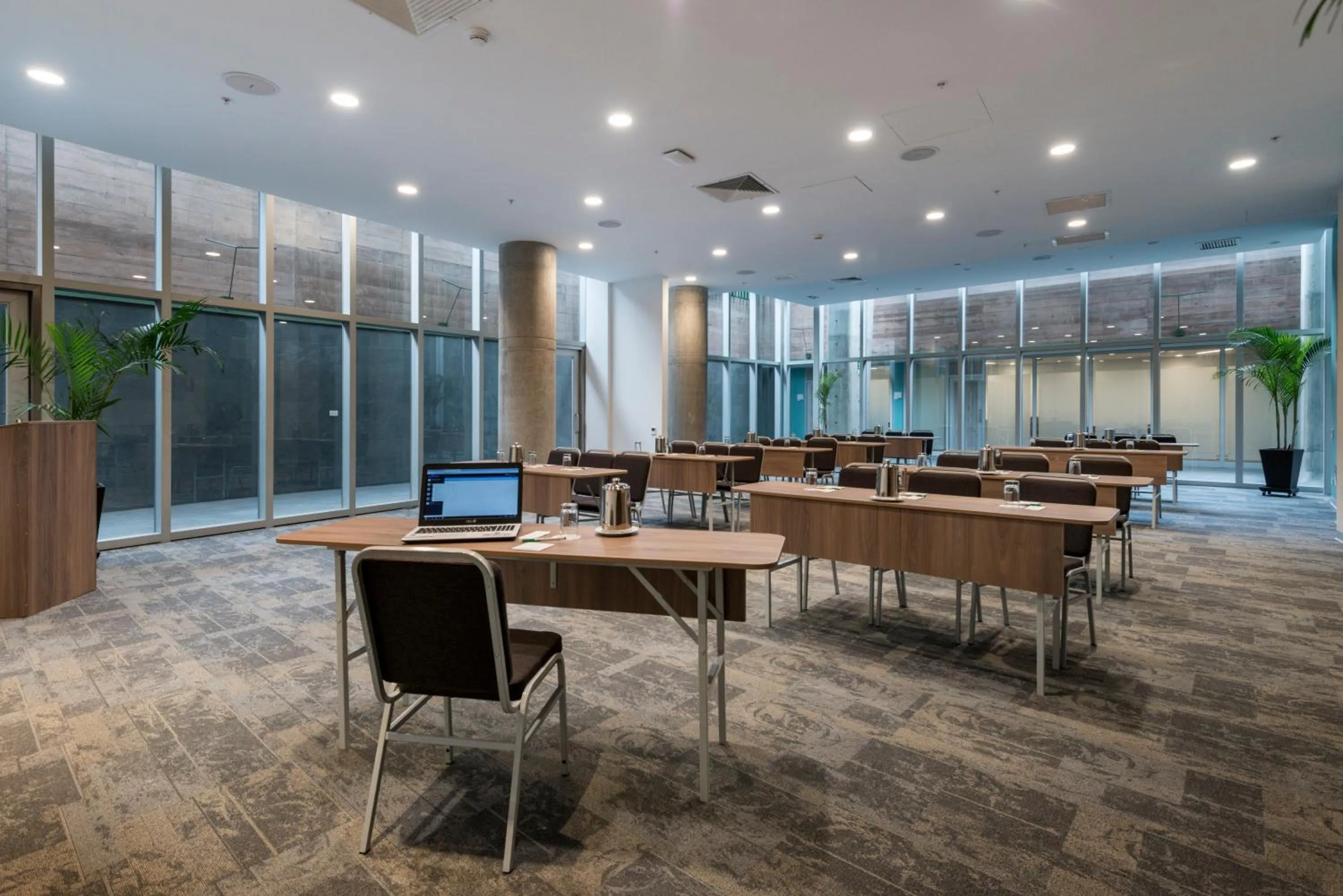 Meeting/conference room in Holiday Inn - Lima Airport by IHG
