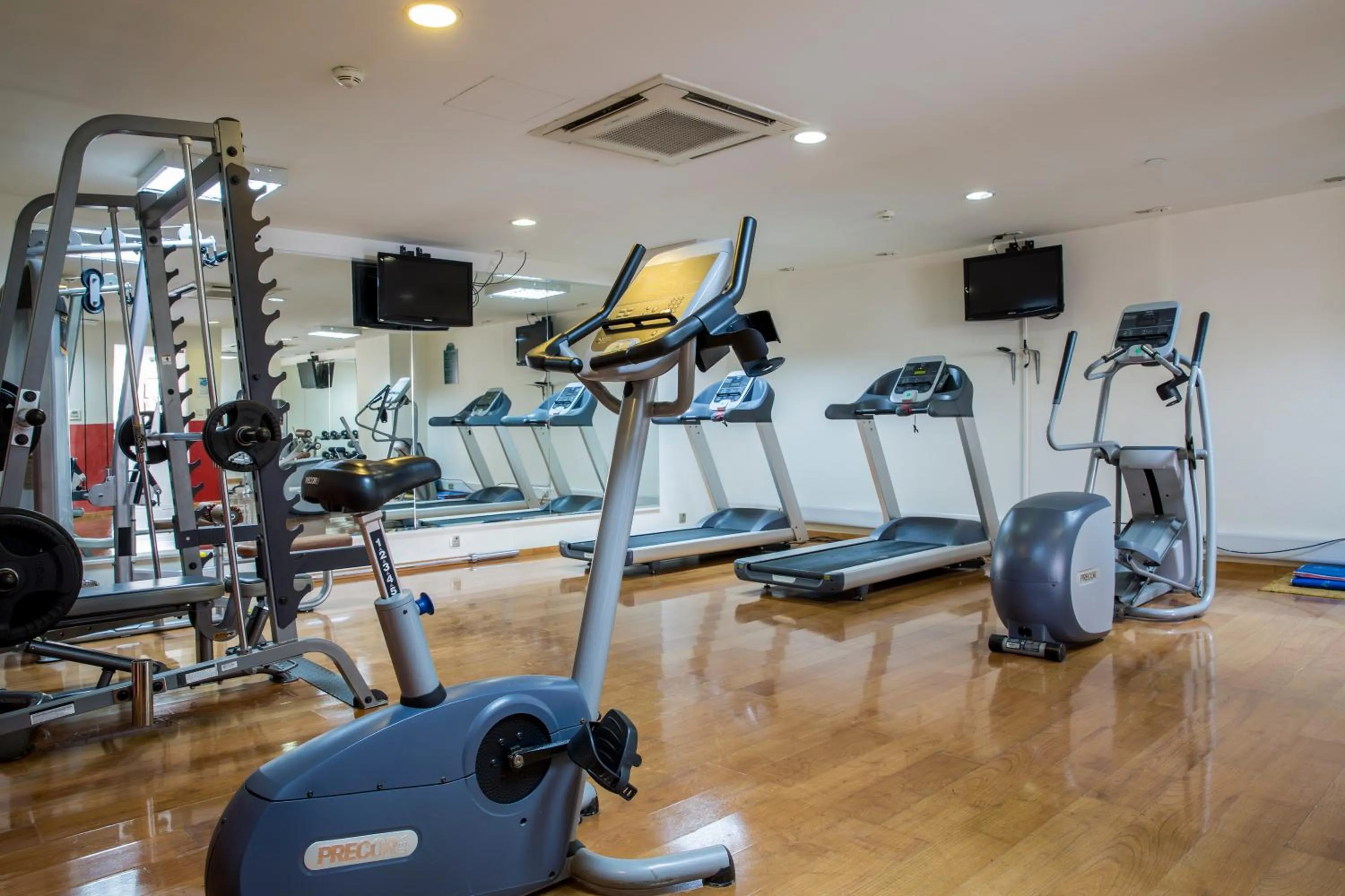 Fitness centre/facilities in Imperial Suites Hotel