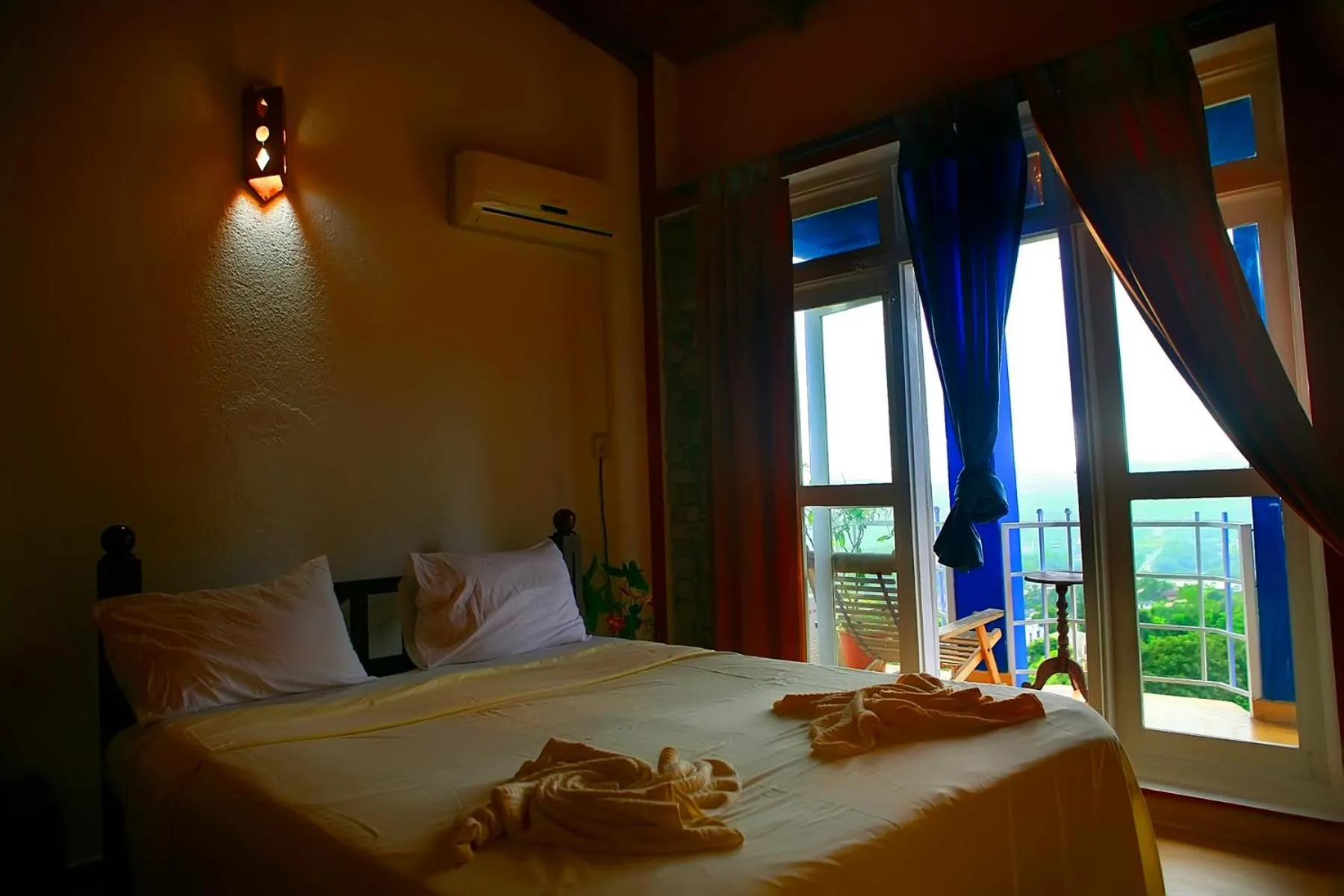 Photo of the whole room, Bed in The Change Hotel