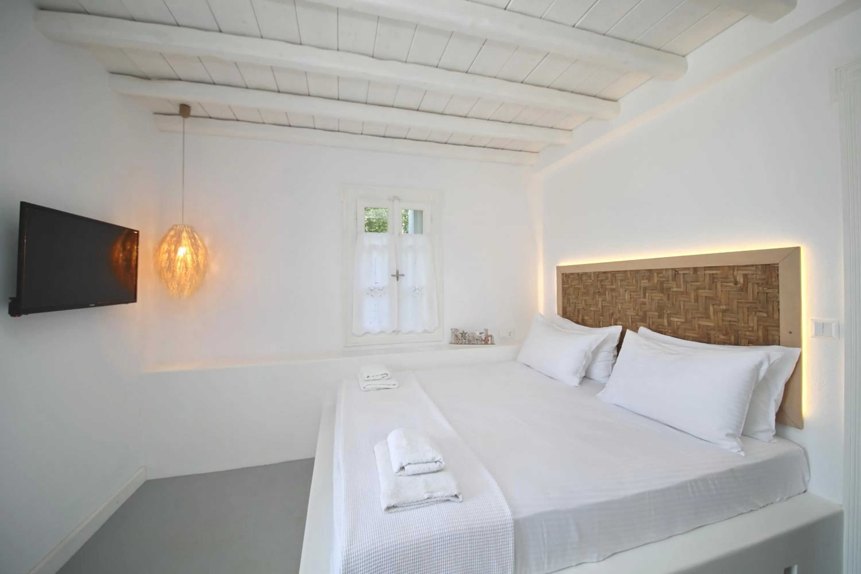 Bed in Evlalia Studios & Villas