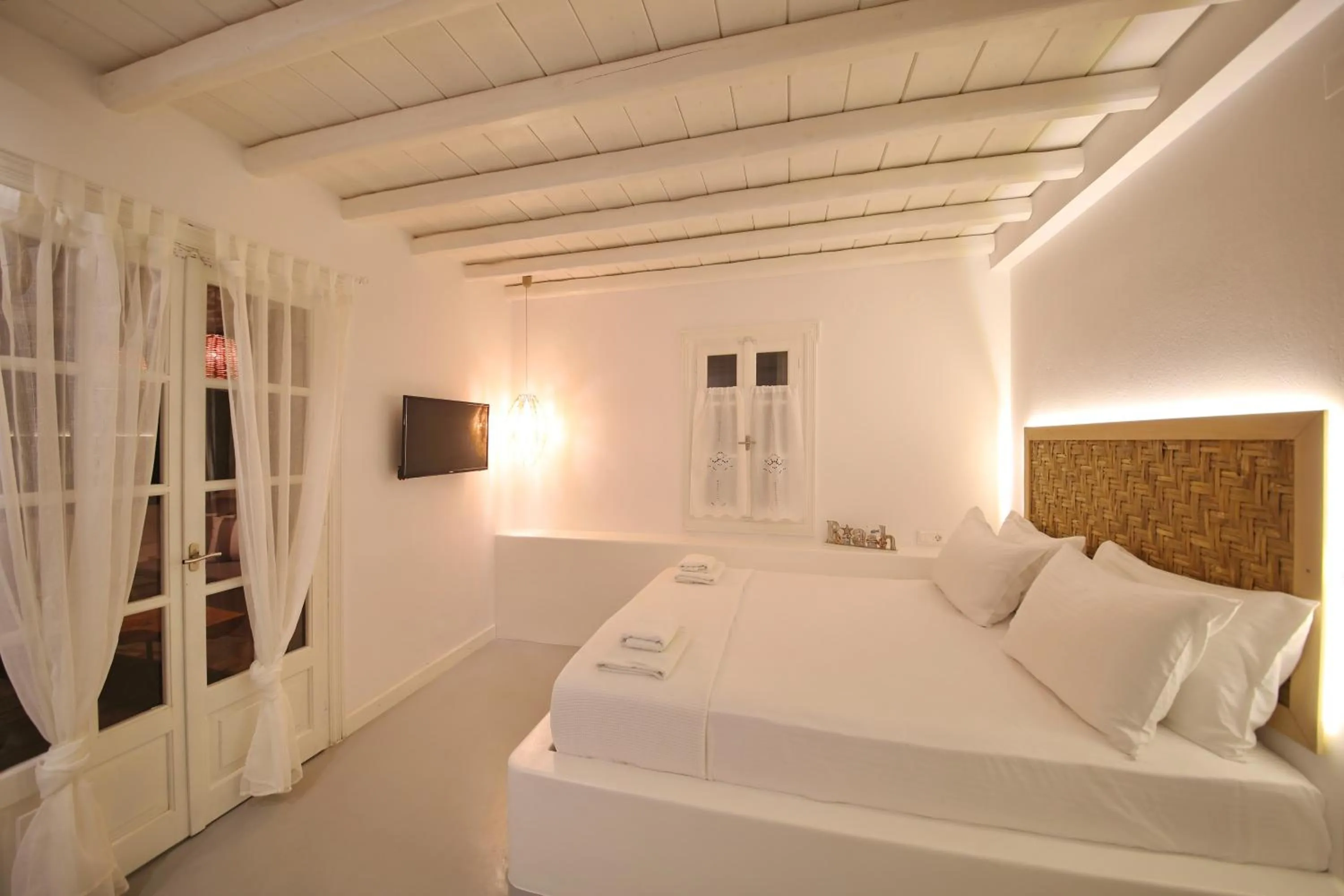 Bed in Evlalia Studios & Villas