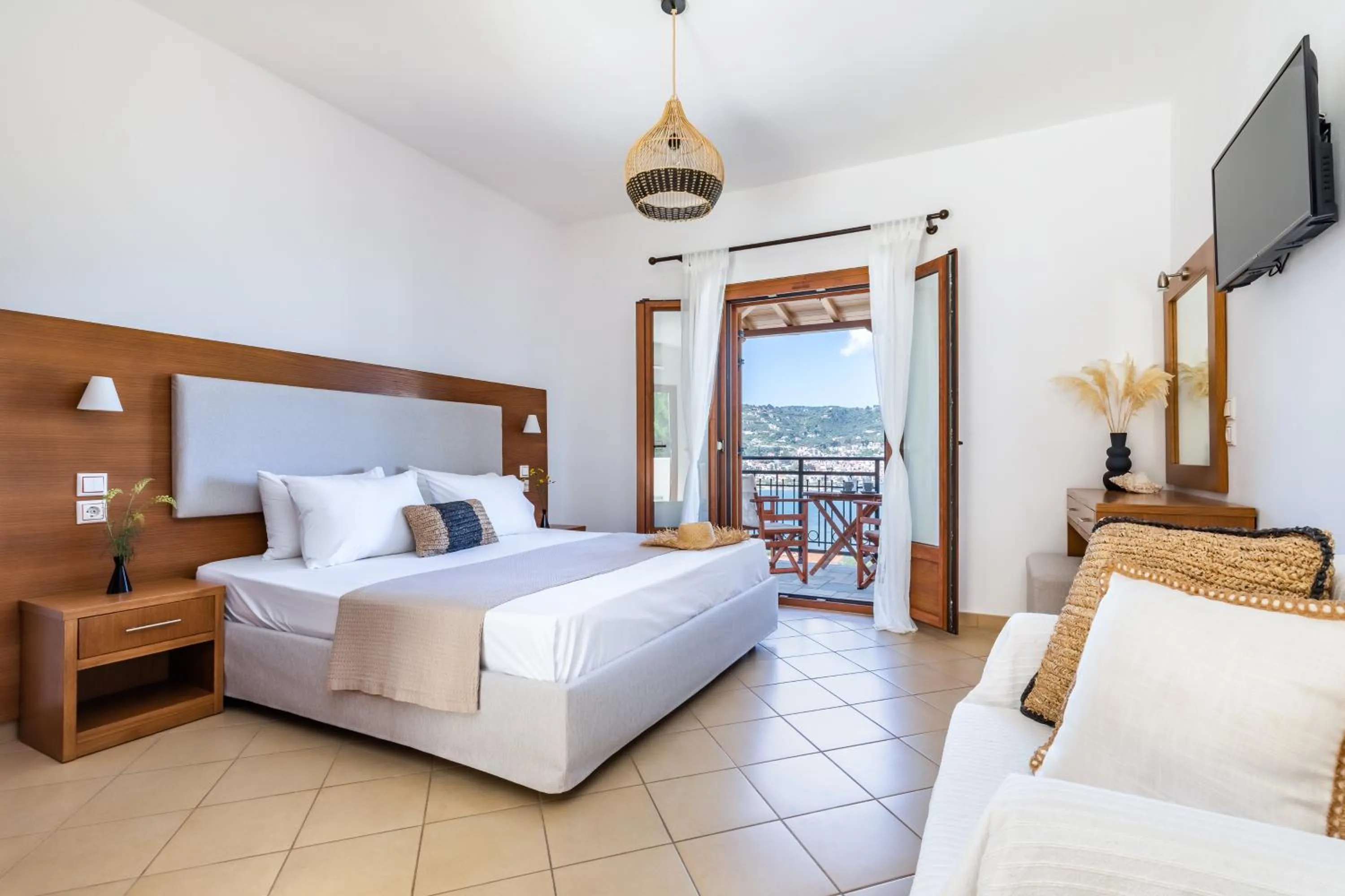 TV and multimedia, Bed in Evlalia Studios & Villas