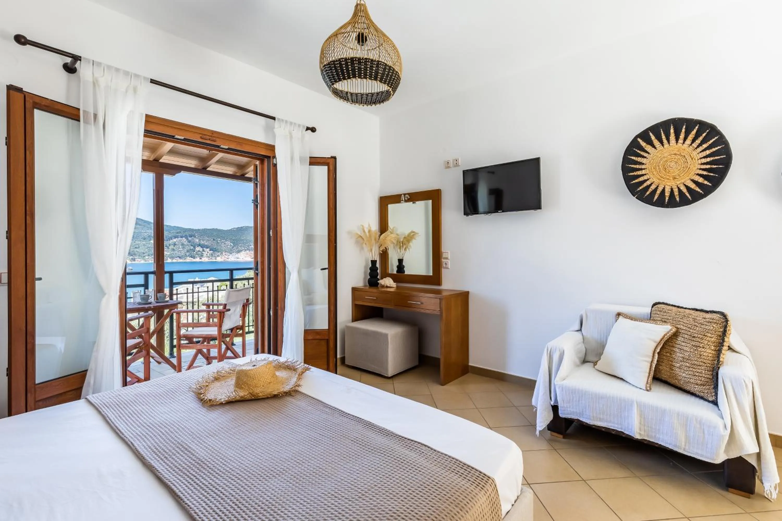 Bed in Evlalia Studios & Villas
