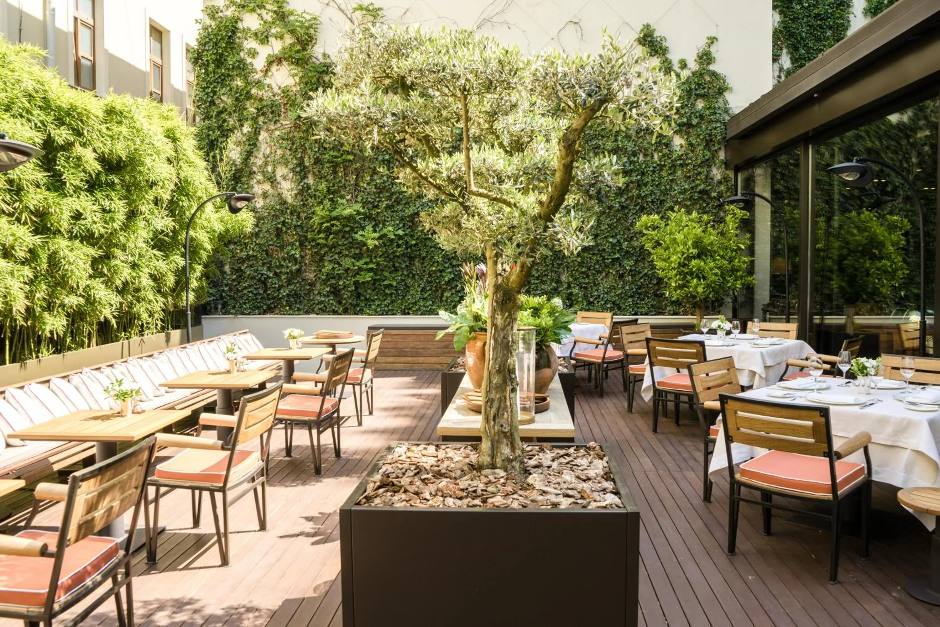 Restaurant/places to eat in Square Nine Hotel Belgrade-The Leading Hotels of The World