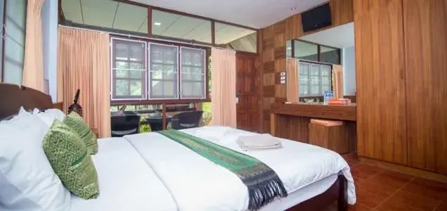 Deluxe Double Room with Balcony in Mountain Resort Koh Lipe Deluxe Double Room with Balcony in Mountain Resort Koh Lipe
