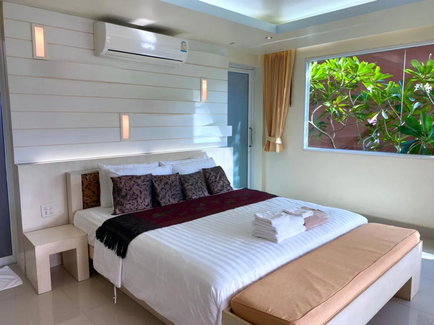 Bed in Mountain Resort Koh Lipe