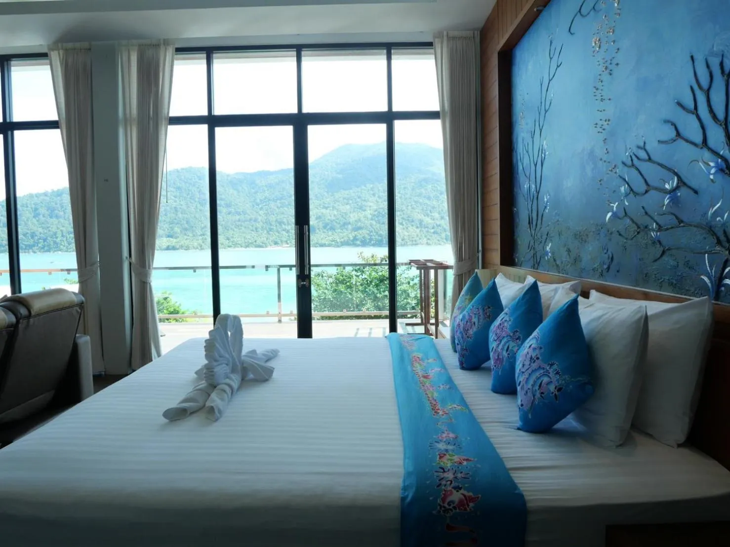 Bed in Mountain Resort Koh Lipe