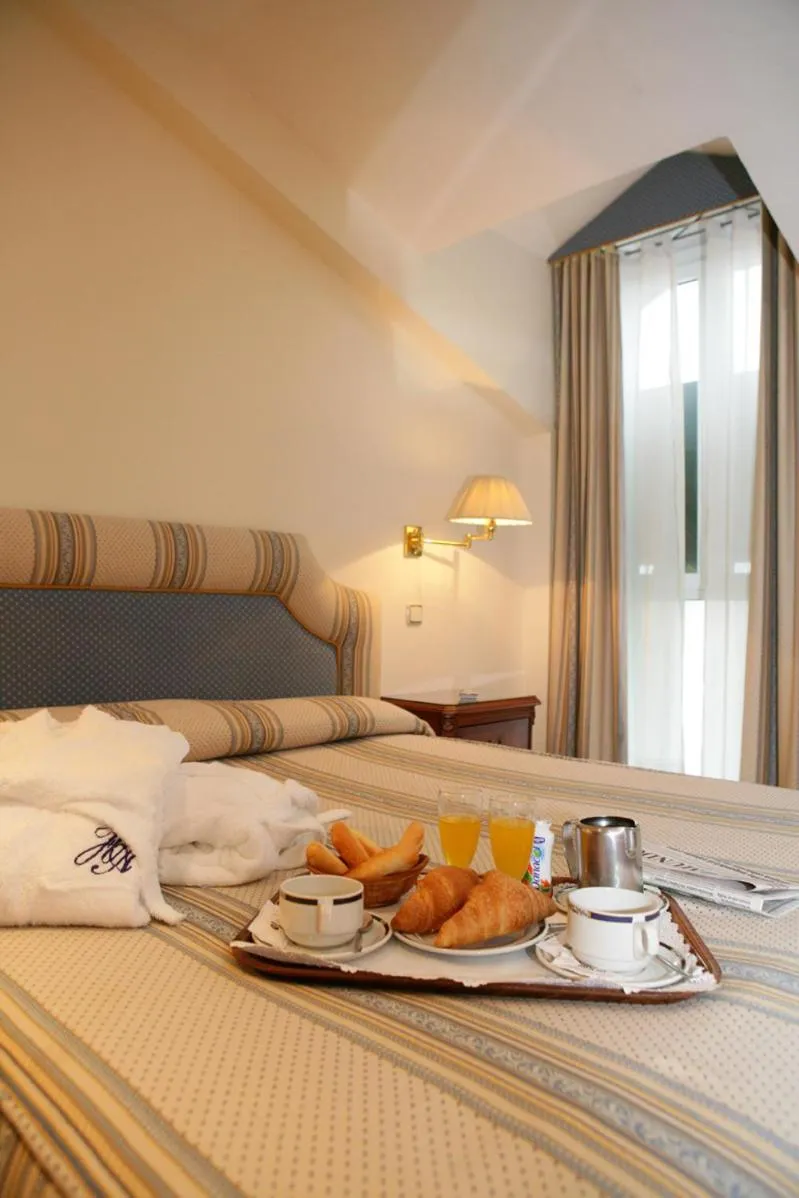 Decorative detail, Bed in El Ancla